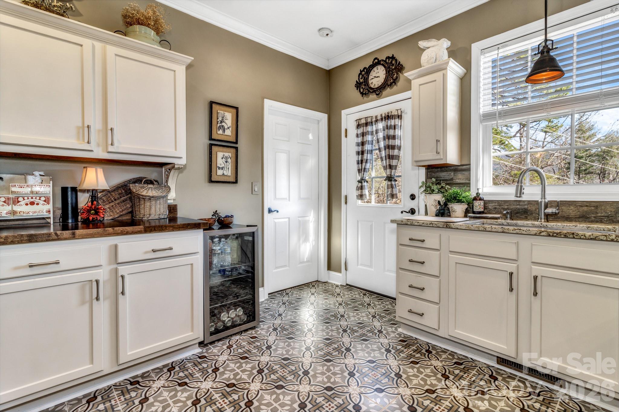 25 Union Chapel Road — Weaverville