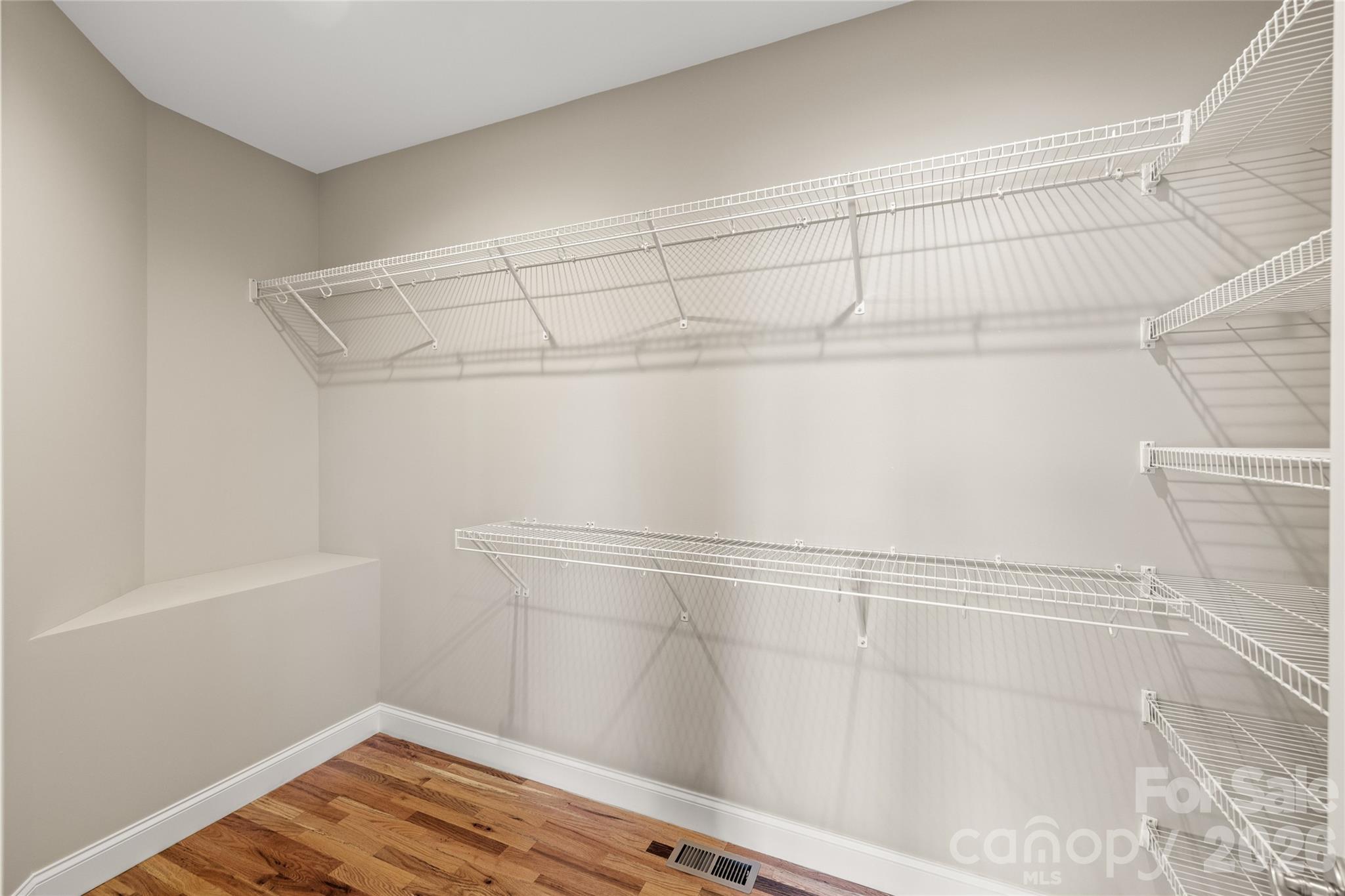 490 Mapleton Lane — Columbus