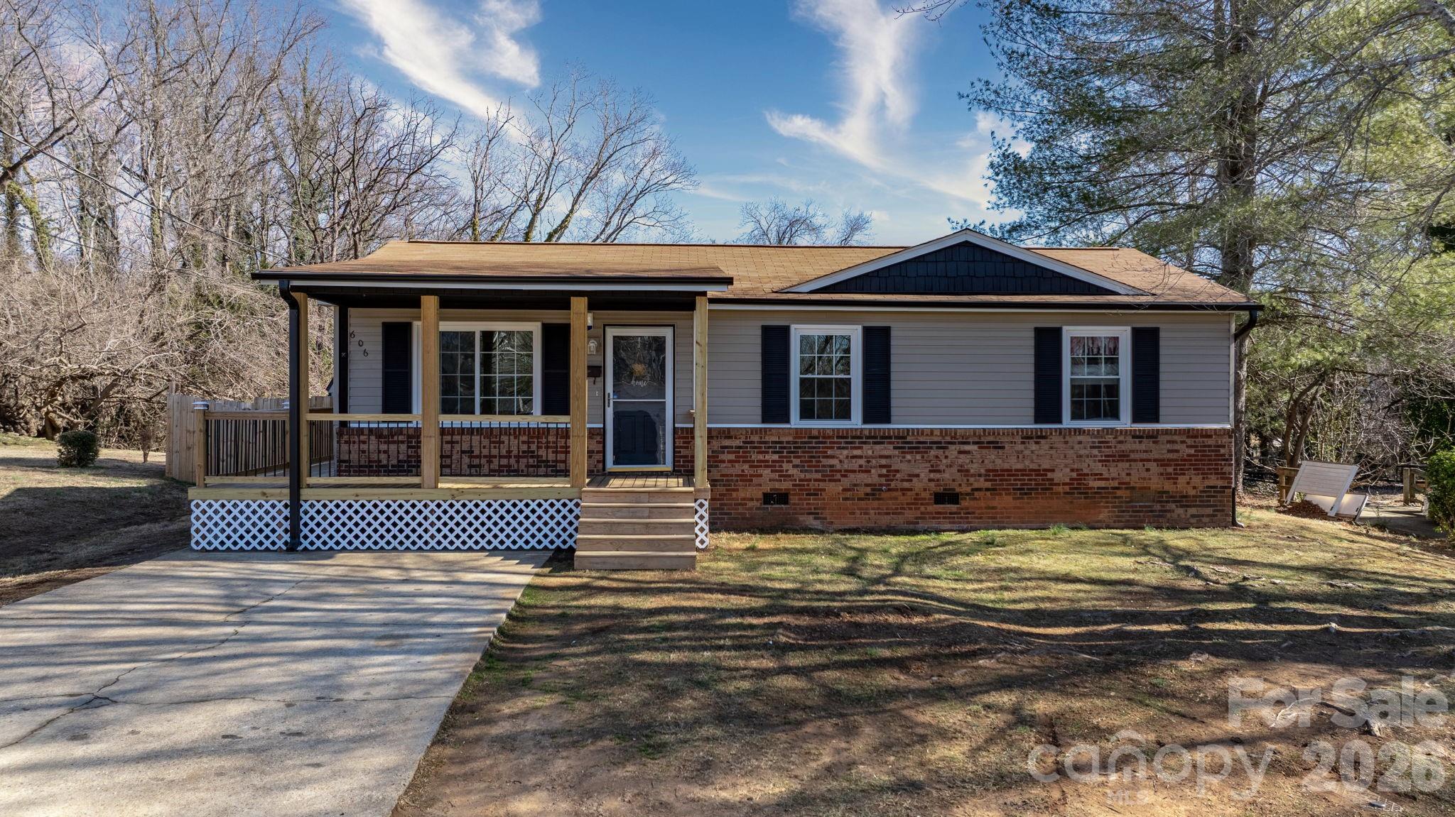 606 Prospect Street NW — Lenoir