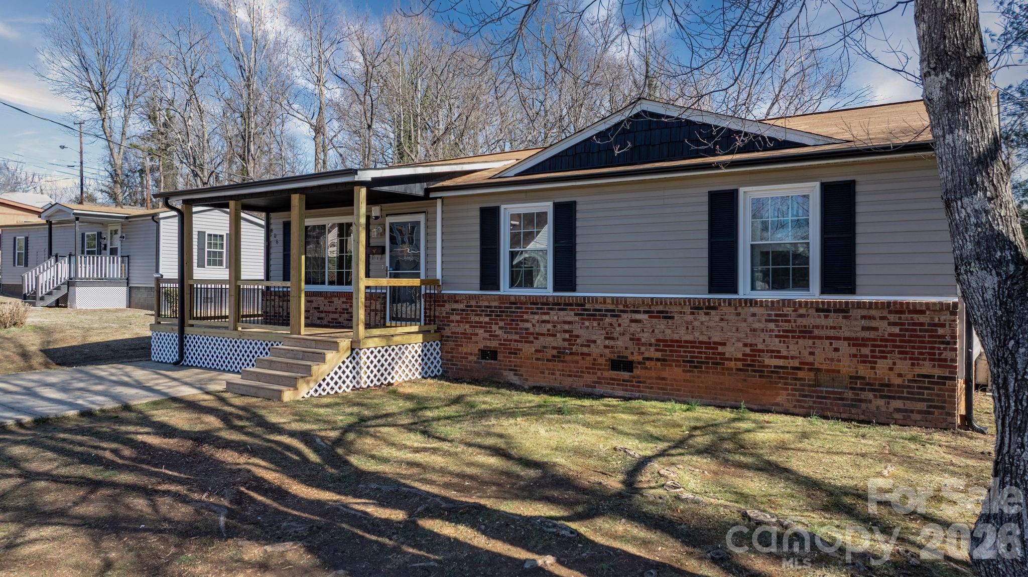 606 Prospect Street NW — Lenoir