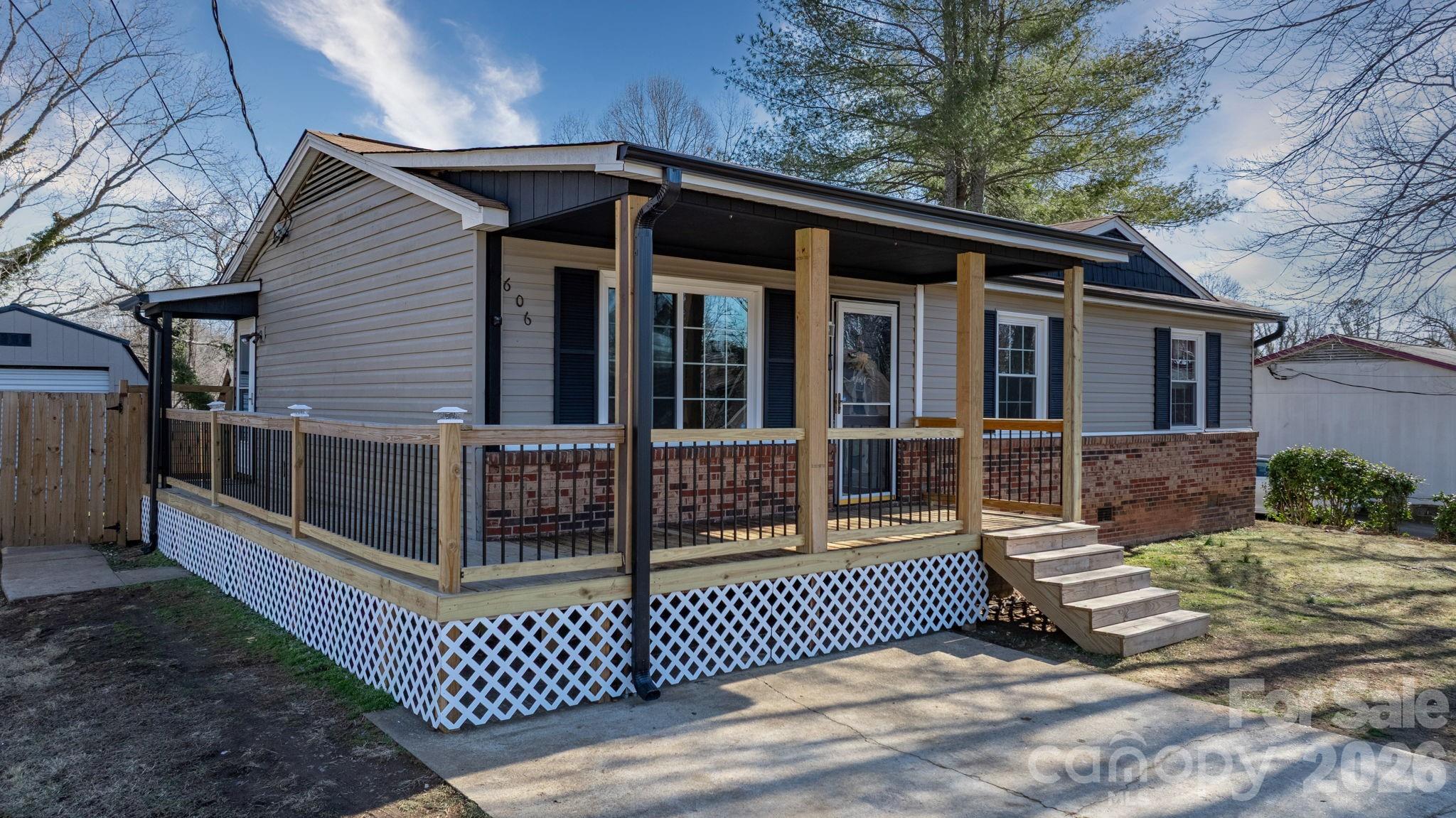 606 Prospect Street NW — Lenoir