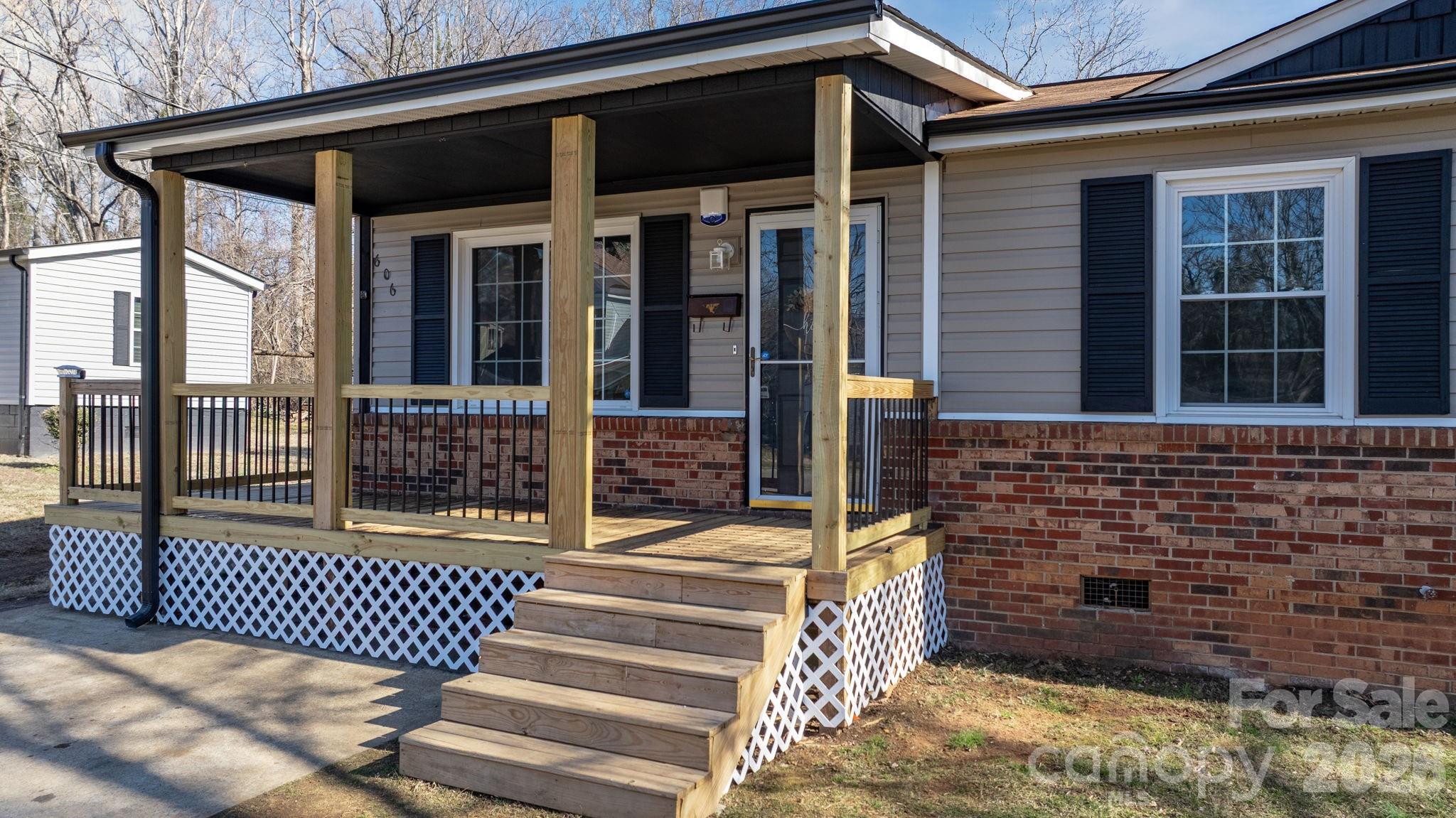 606 Prospect Street NW — Lenoir