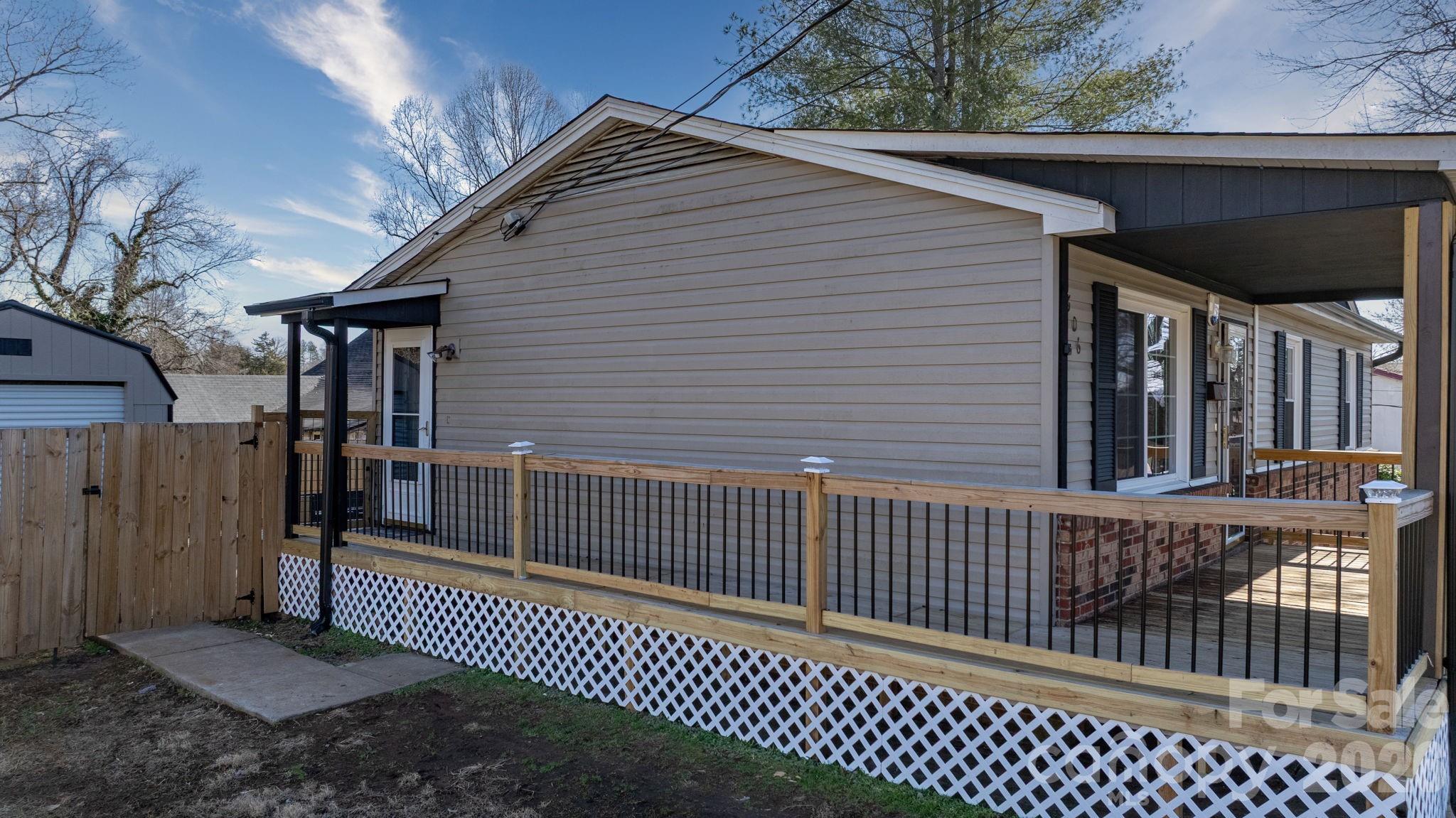 606 Prospect Street NW — Lenoir