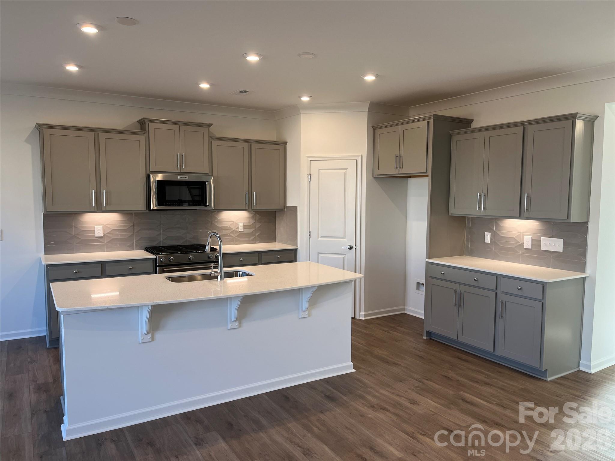 12061 Bradshaw Court — Charlotte