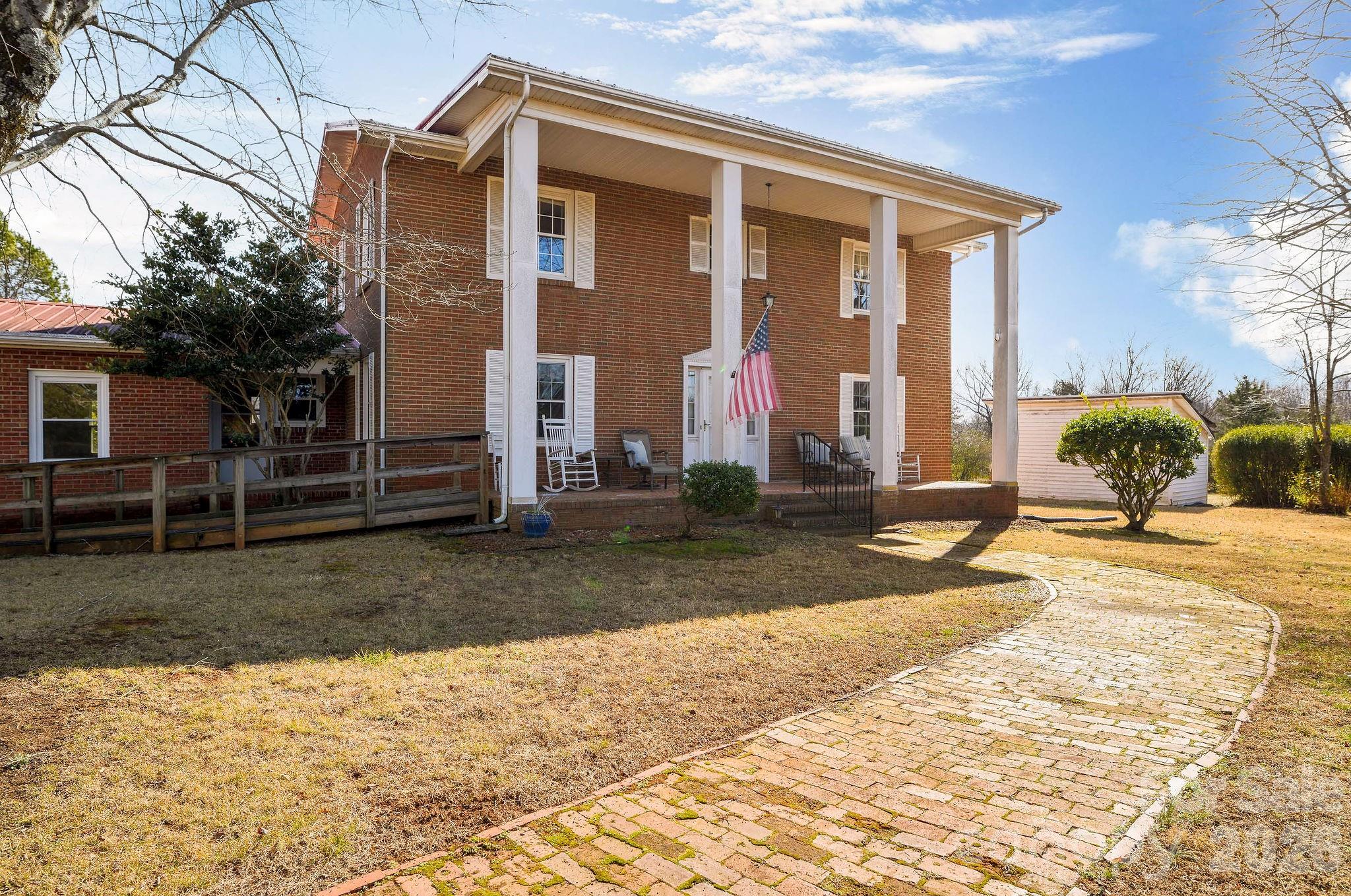 171 Lakey Road — Mocksville