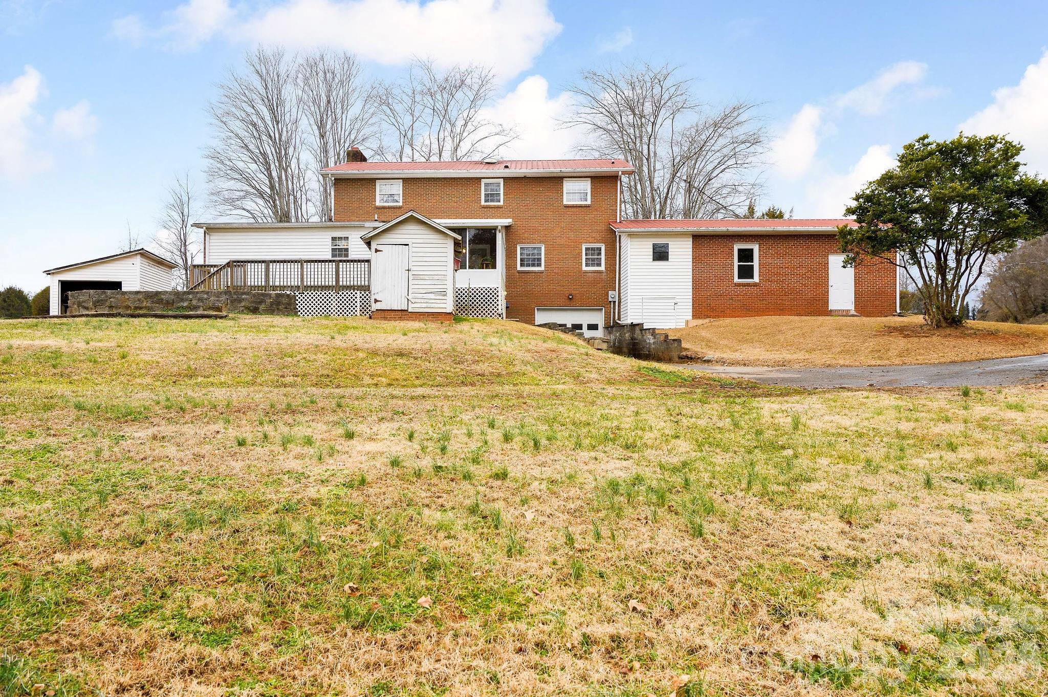 171 Lakey Road — Mocksville