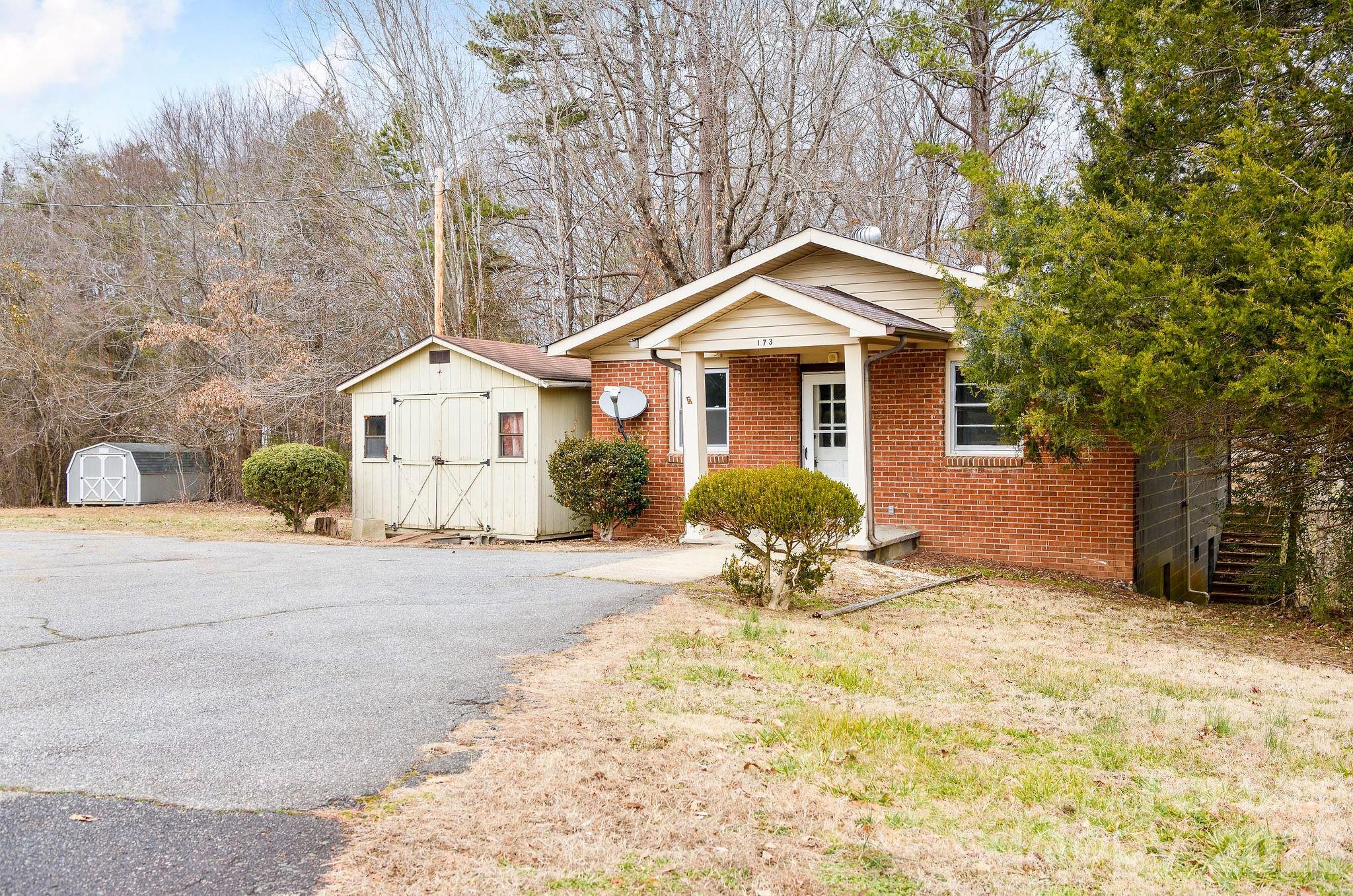 171 Lakey Road — Mocksville
