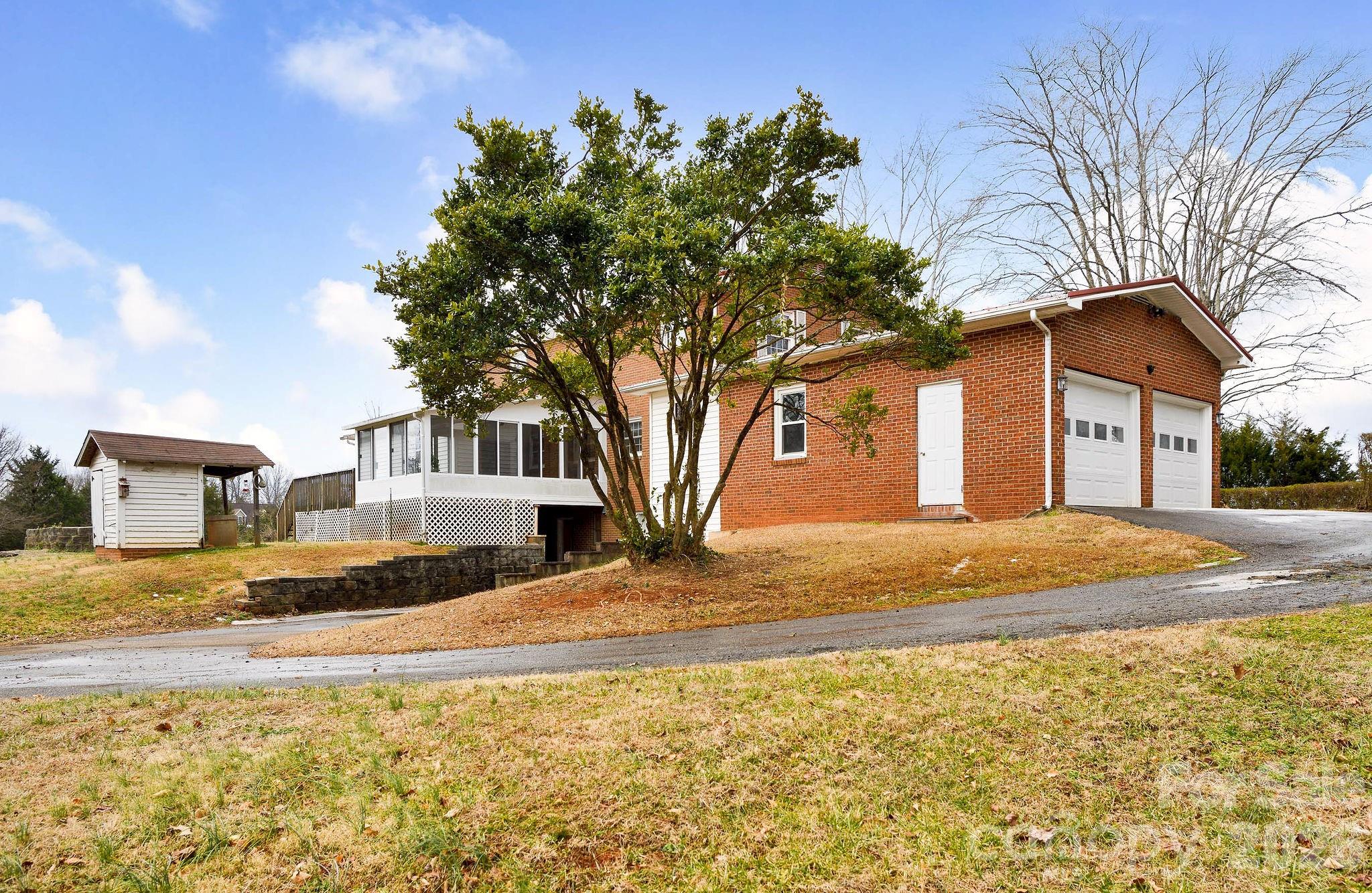 171 Lakey Road — Mocksville