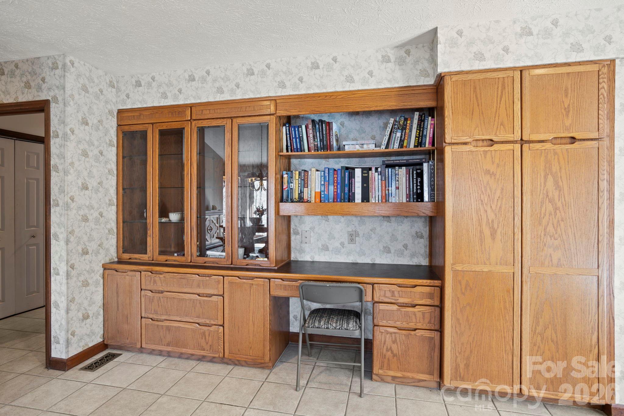 404 W Browning Road — Hendersonville