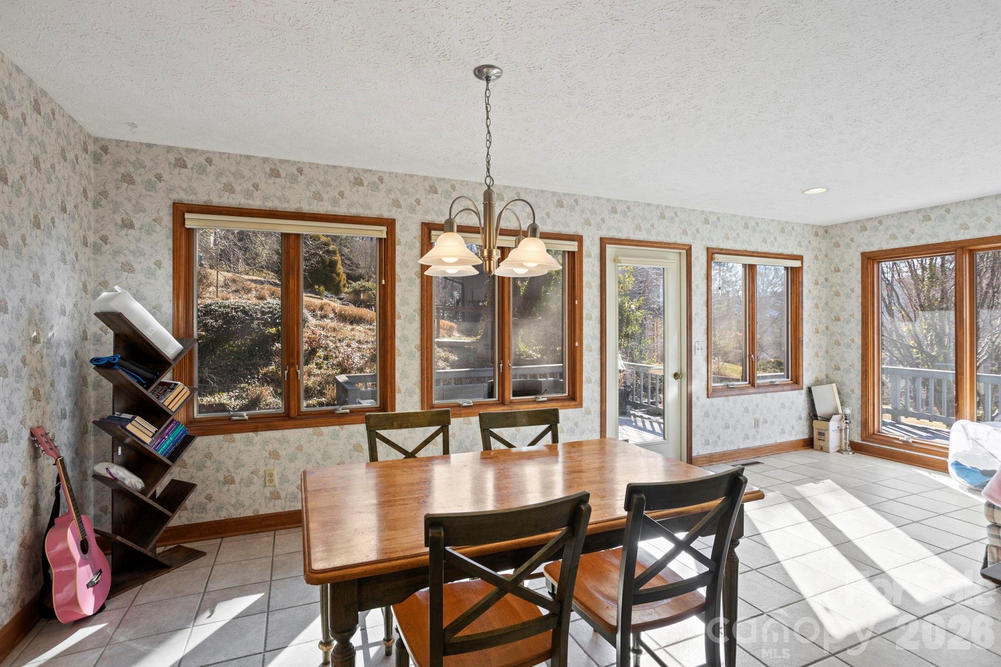 404 W Browning Road — Hendersonville