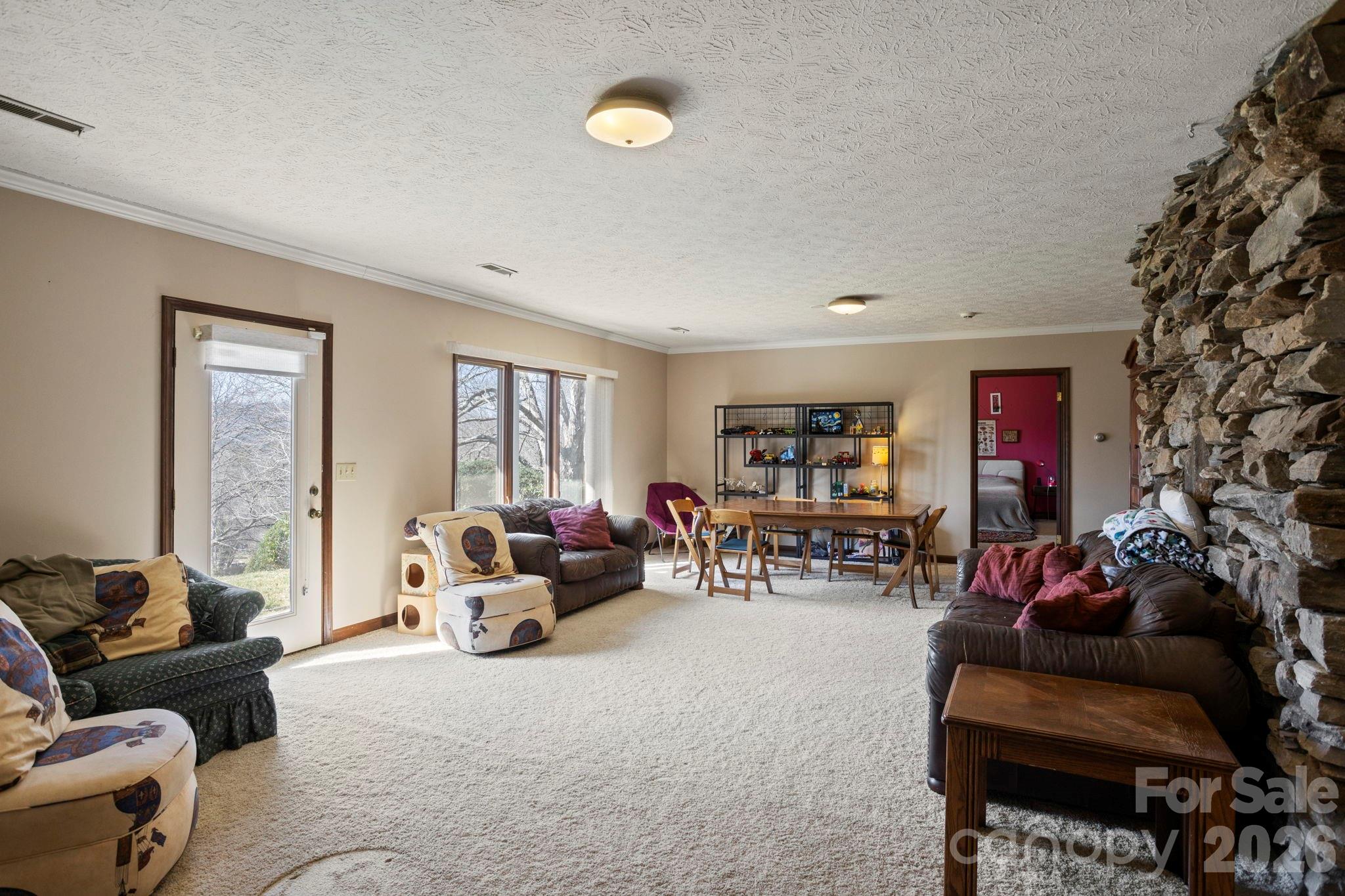 404 W Browning Road — Hendersonville