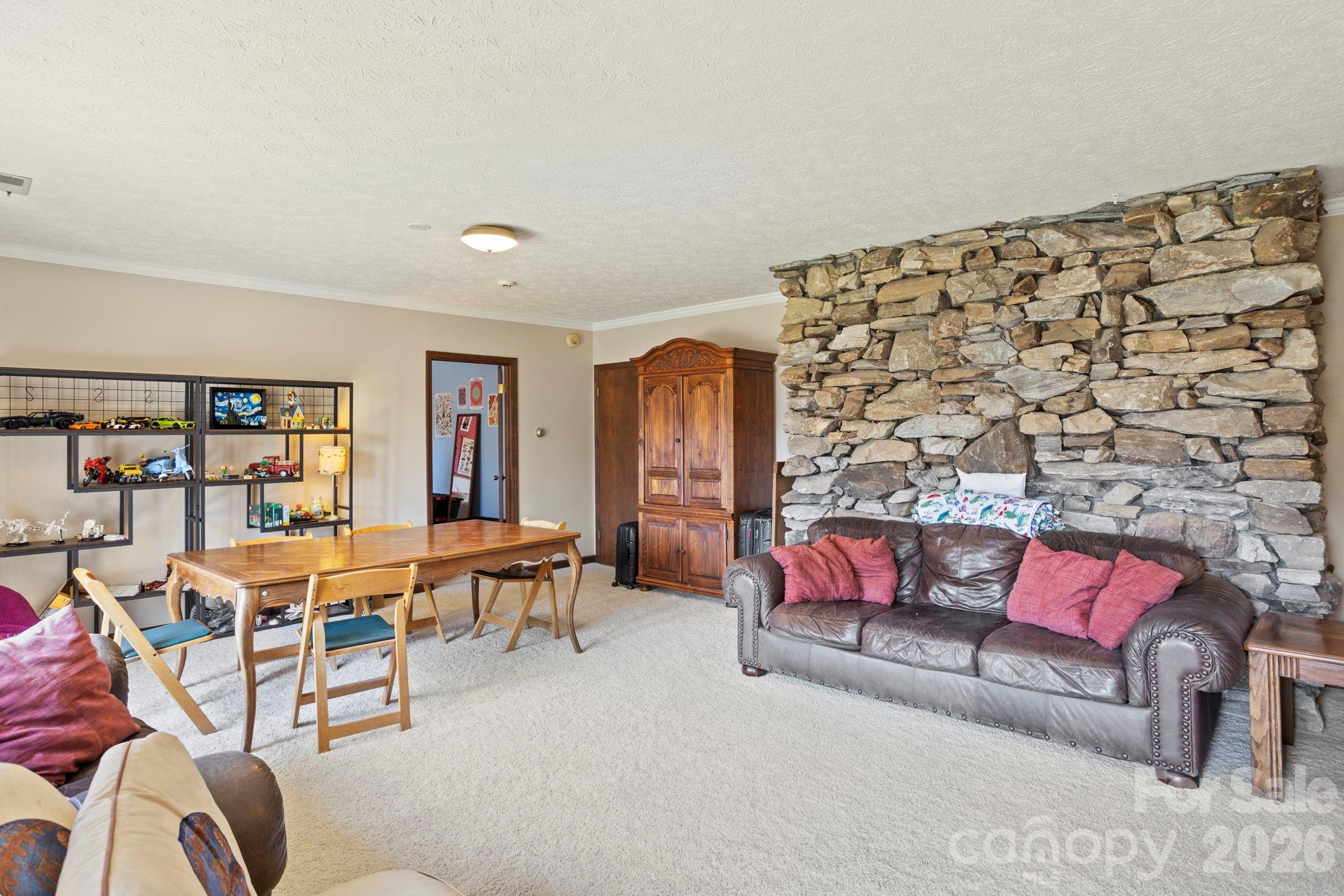 404 W Browning Road — Hendersonville