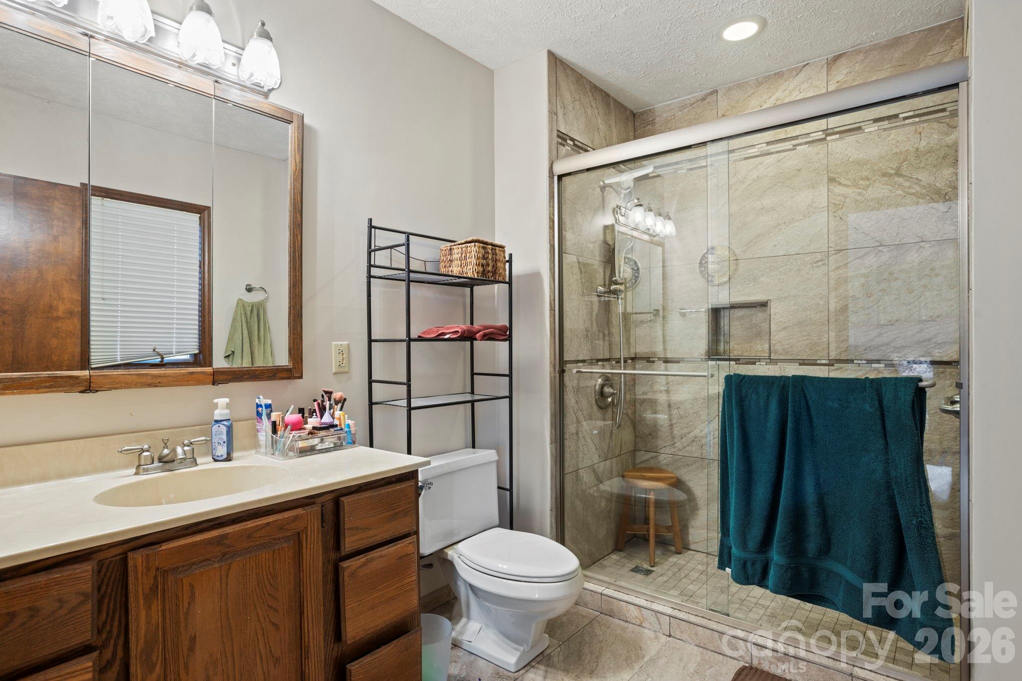 404 W Browning Road — Hendersonville