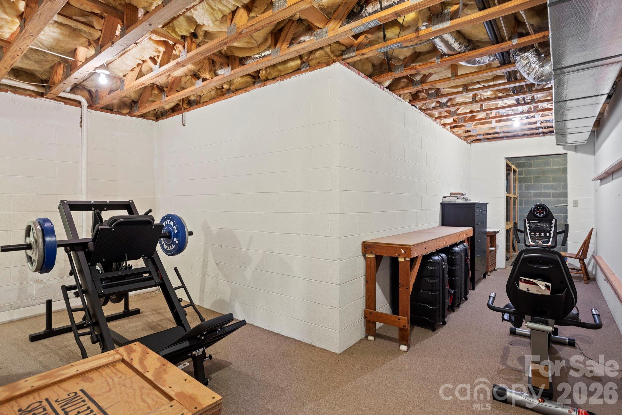404 W Browning Road — Hendersonville