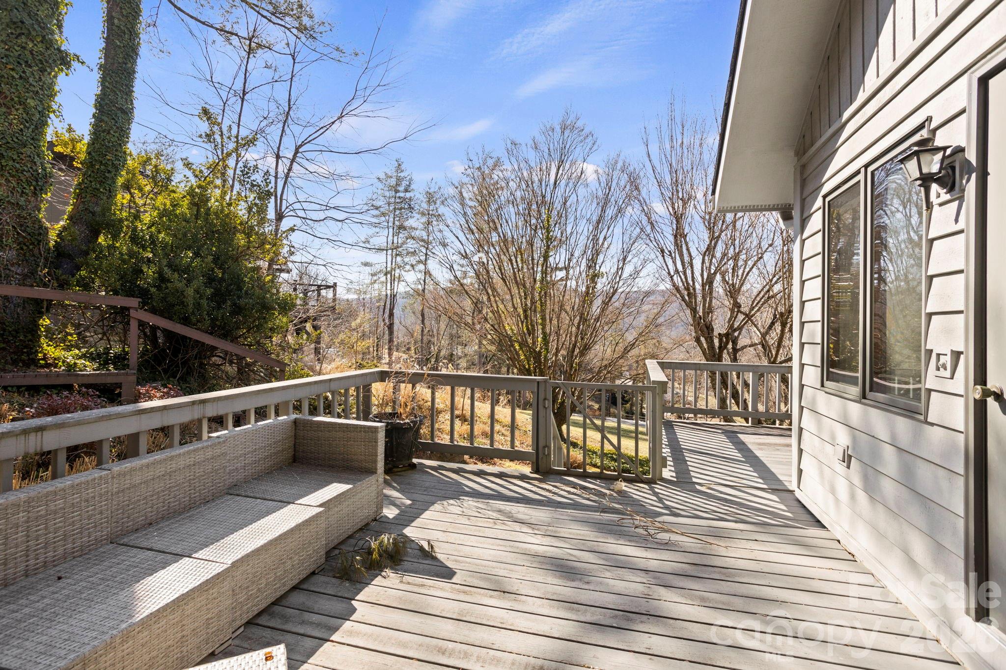 404 W Browning Road — Hendersonville