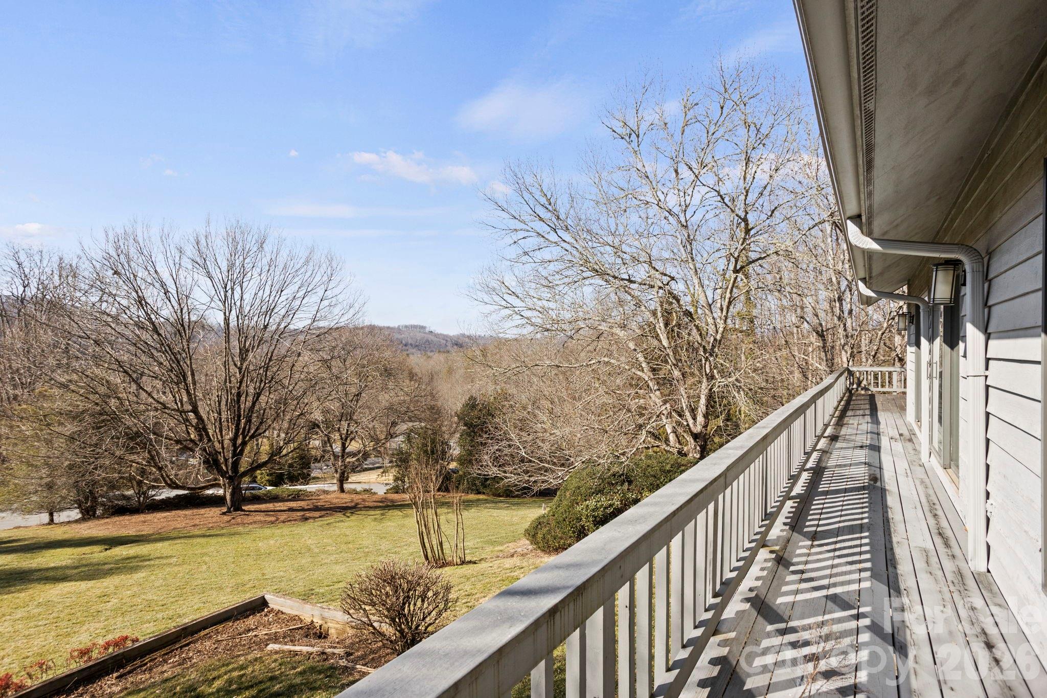 404 W Browning Road — Hendersonville