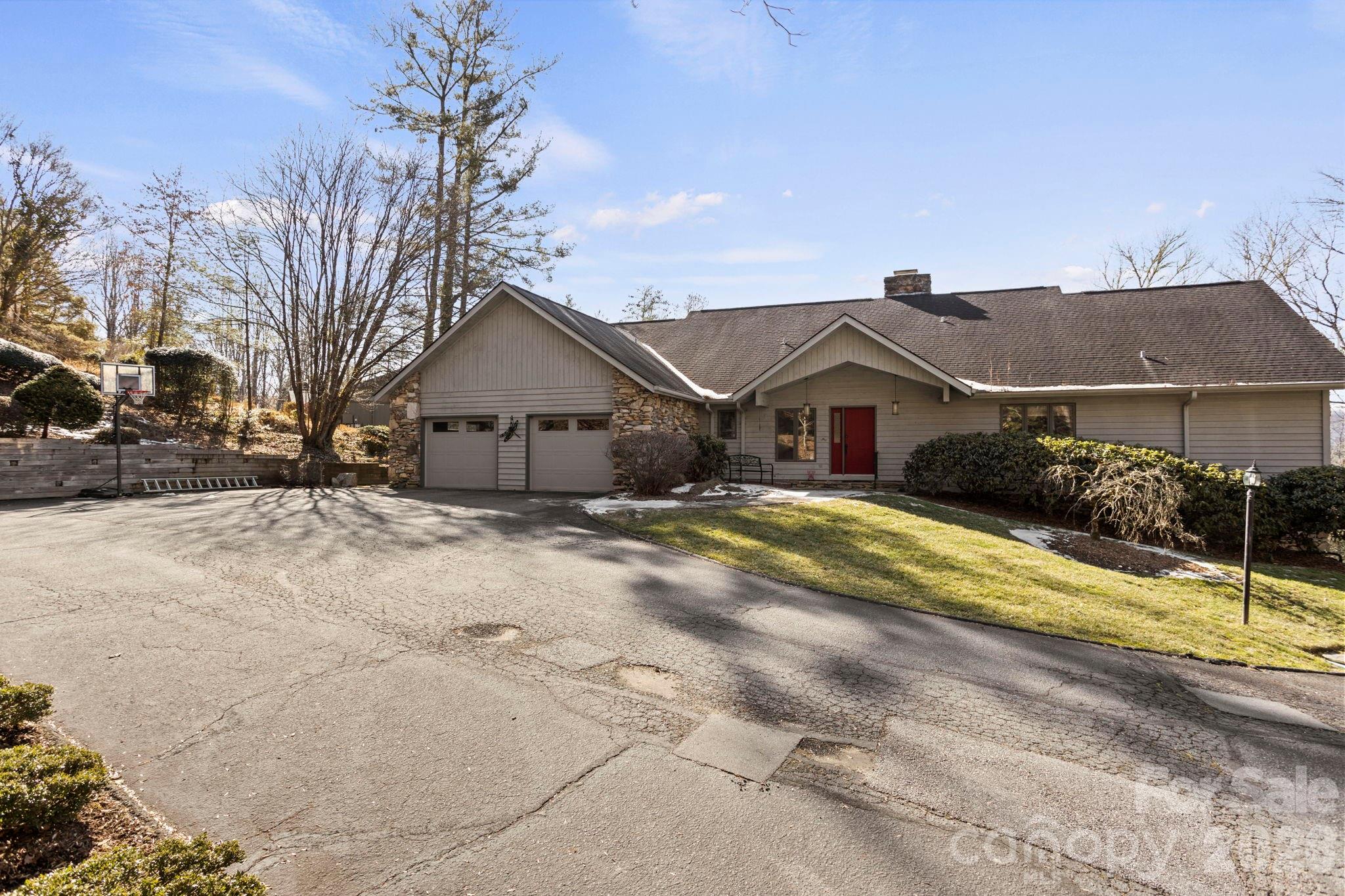 404 W Browning Road — Hendersonville
