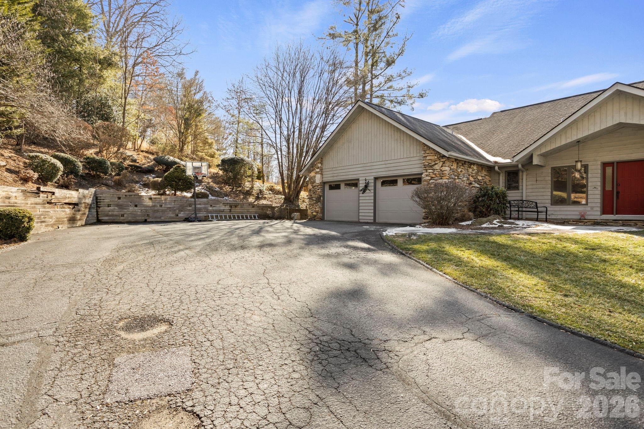 404 W Browning Road — Hendersonville