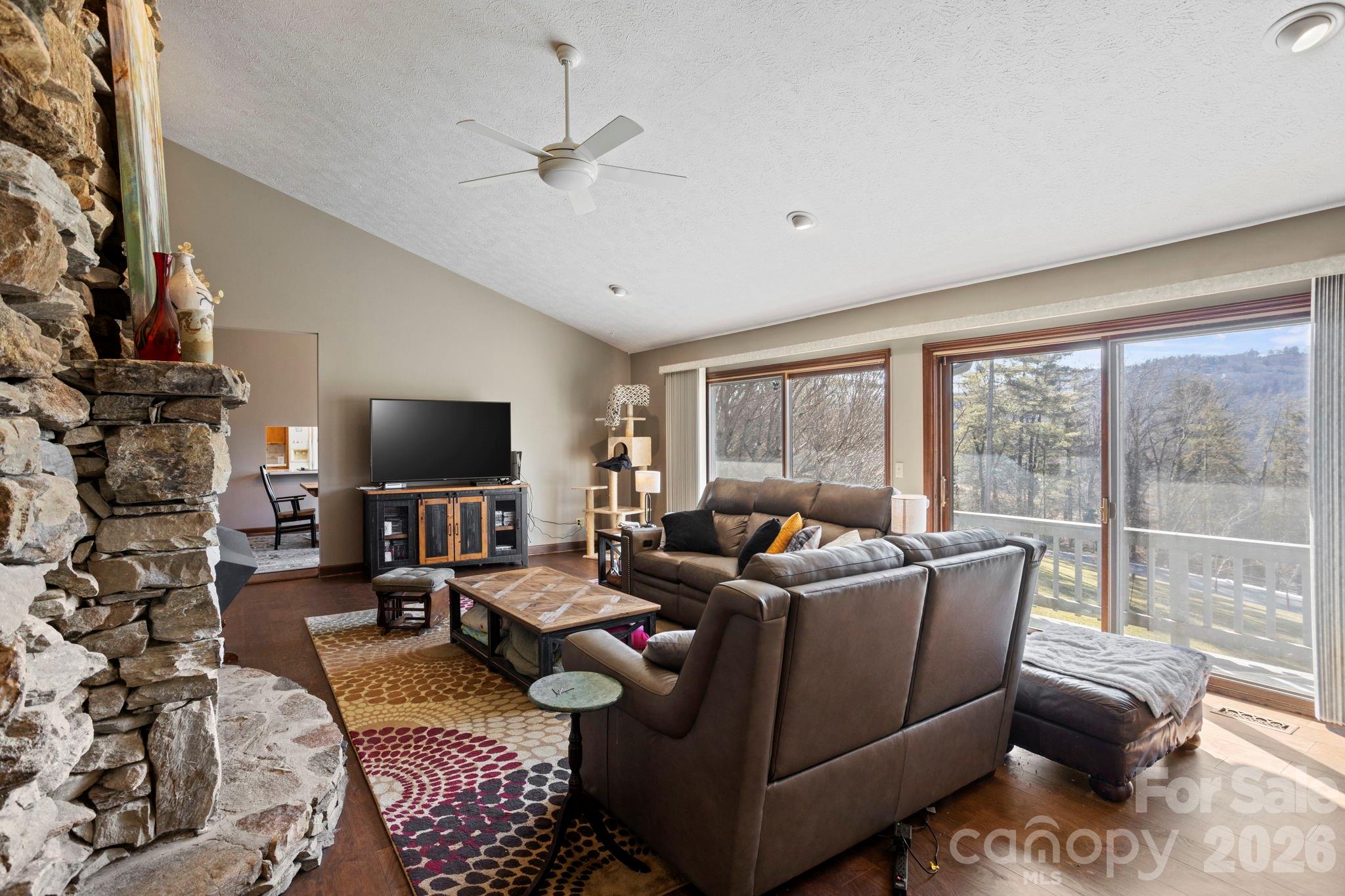 404 W Browning Road — Hendersonville