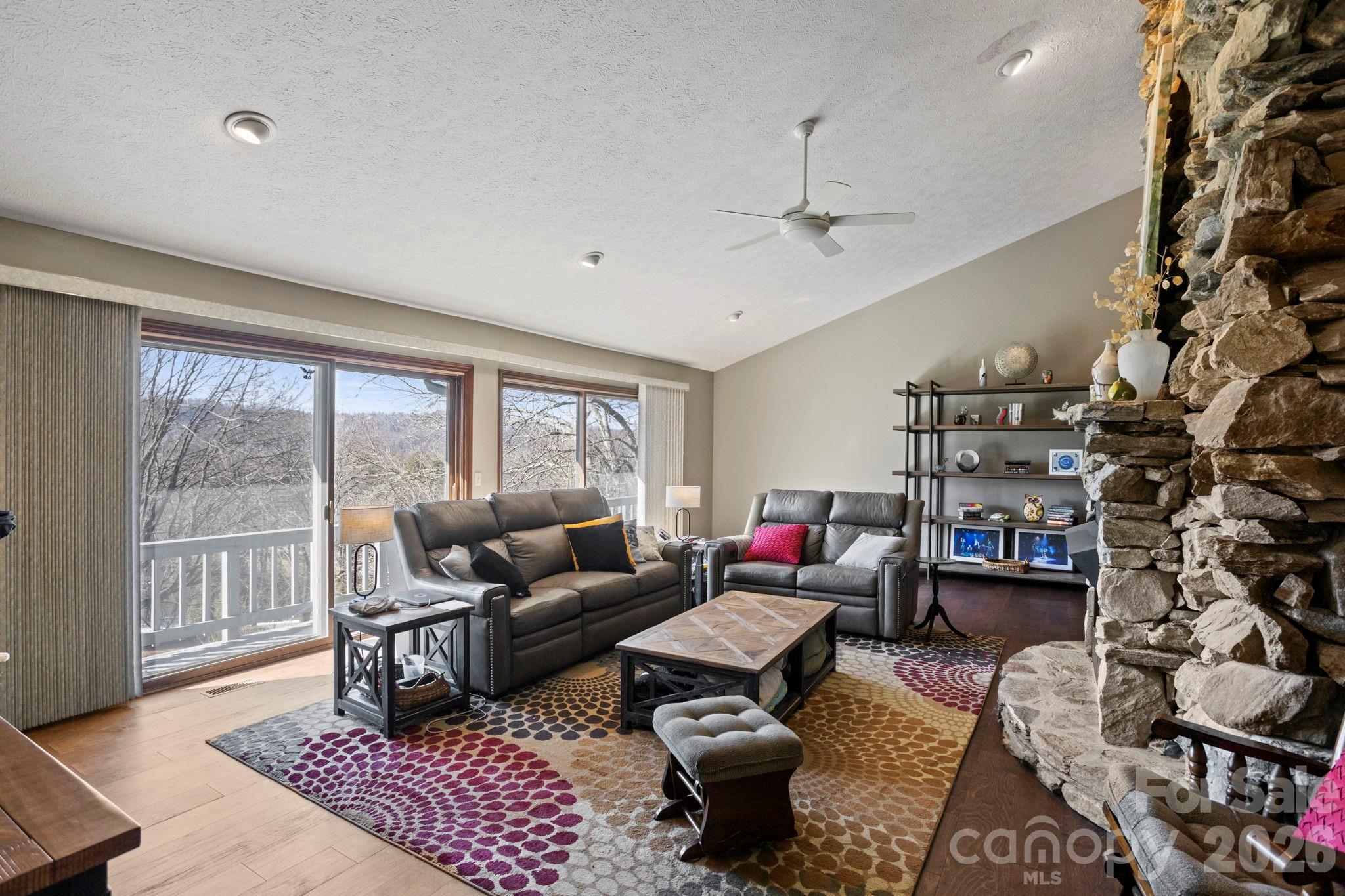 404 W Browning Road — Hendersonville