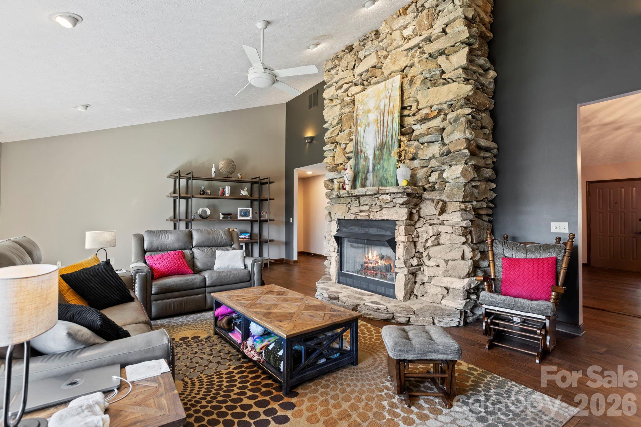 404 W Browning Road — Hendersonville