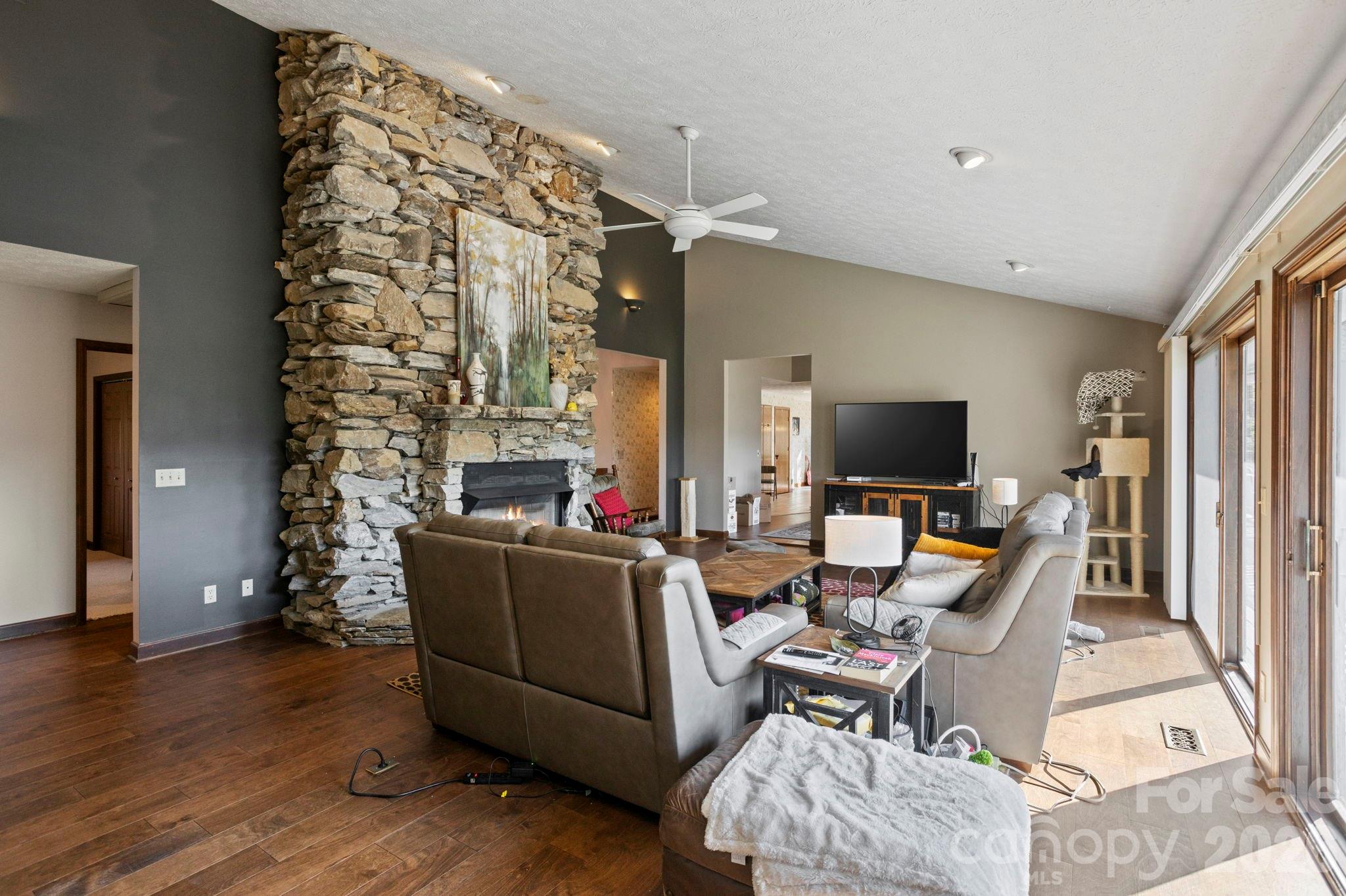 404 W Browning Road — Hendersonville