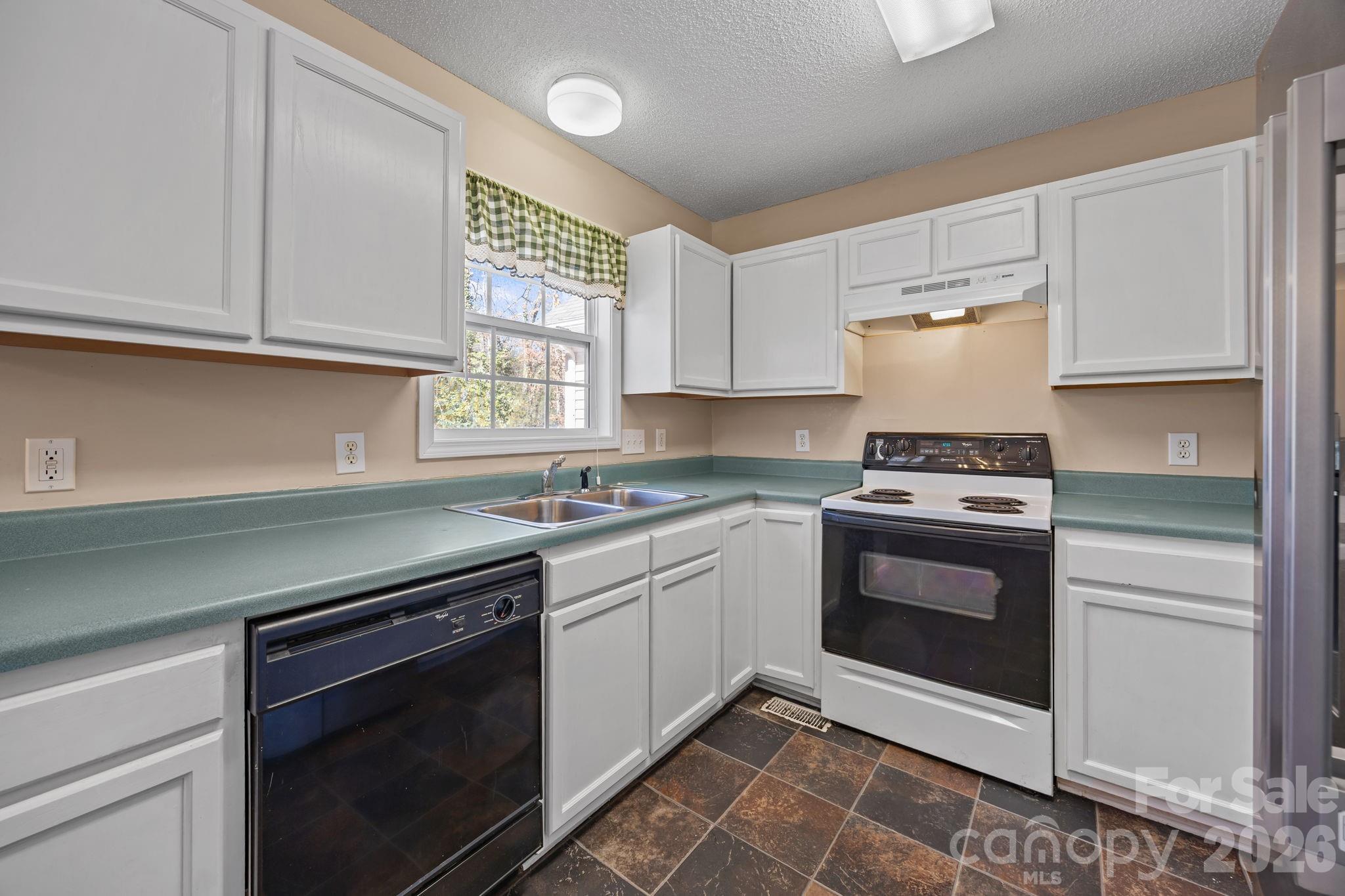 300 Chinaberry Drive — China Grove