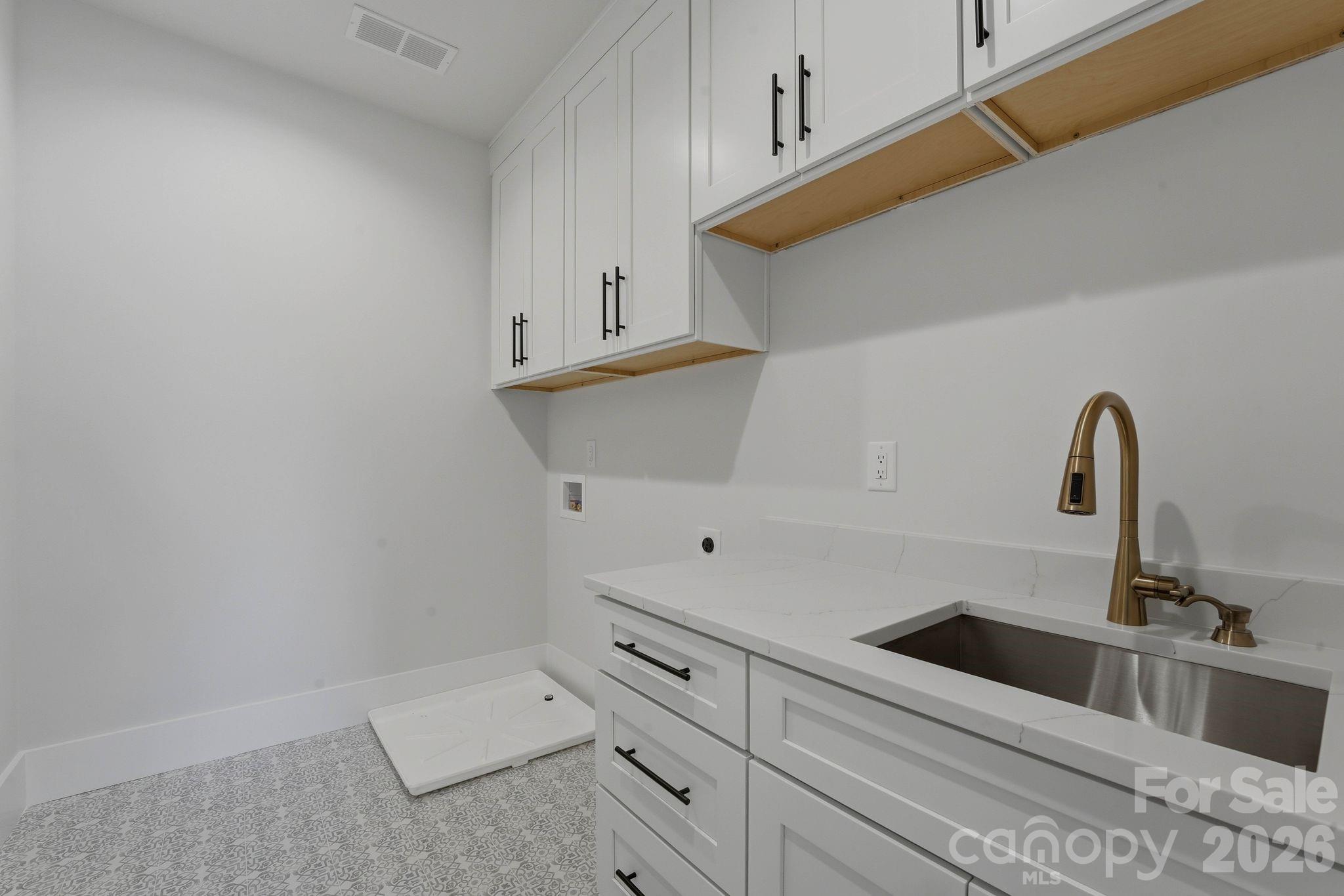 1637 Longfellow Street — Charlotte