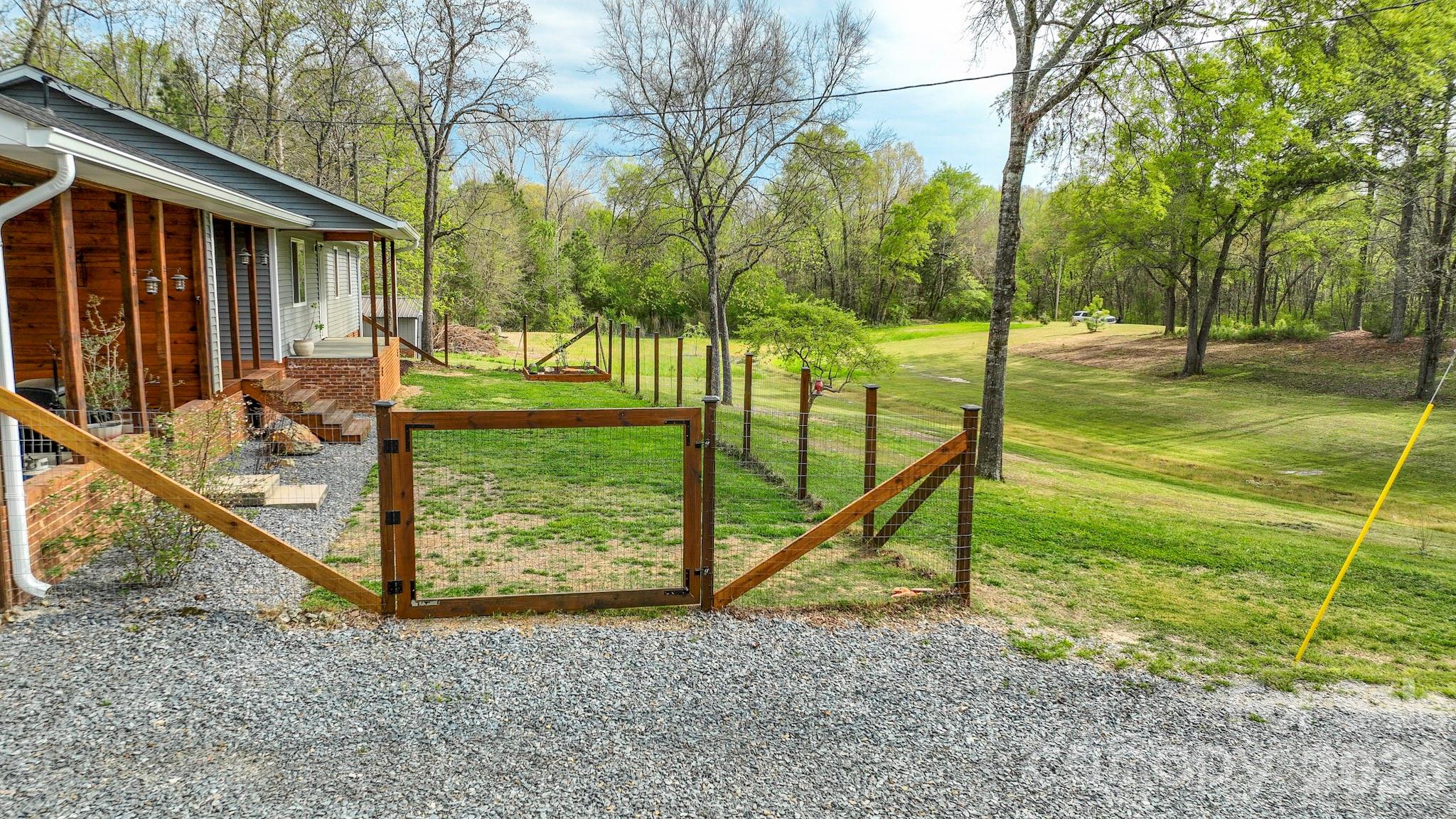 1925 Sojourn Road — Marshville
