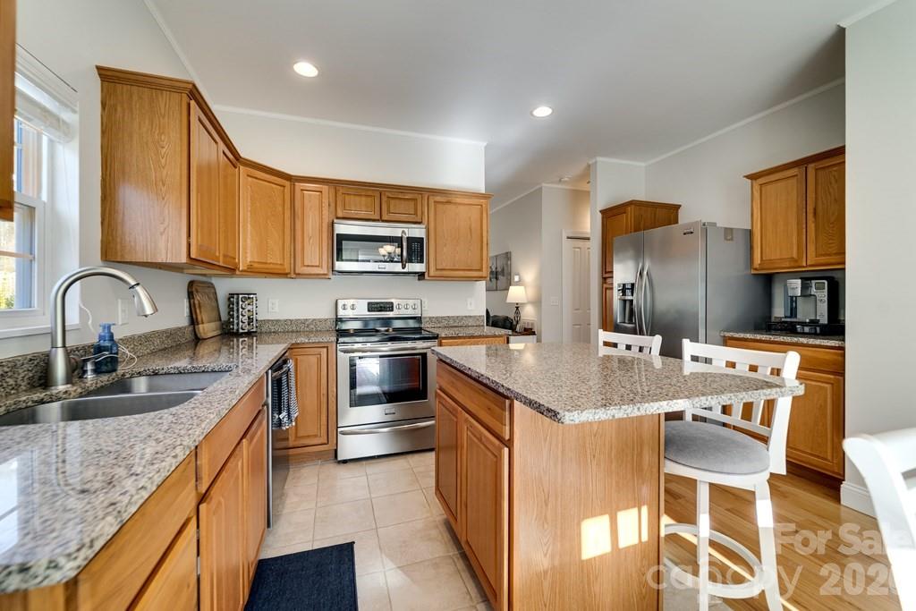 990 Hornet Drive — Whittier