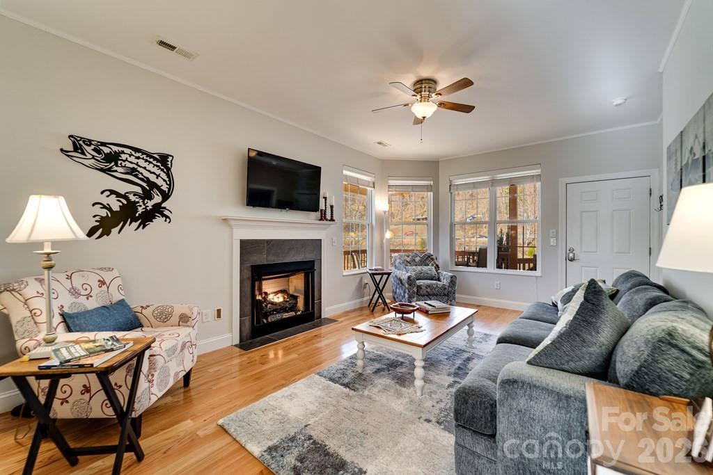990 Hornet Drive — Whittier