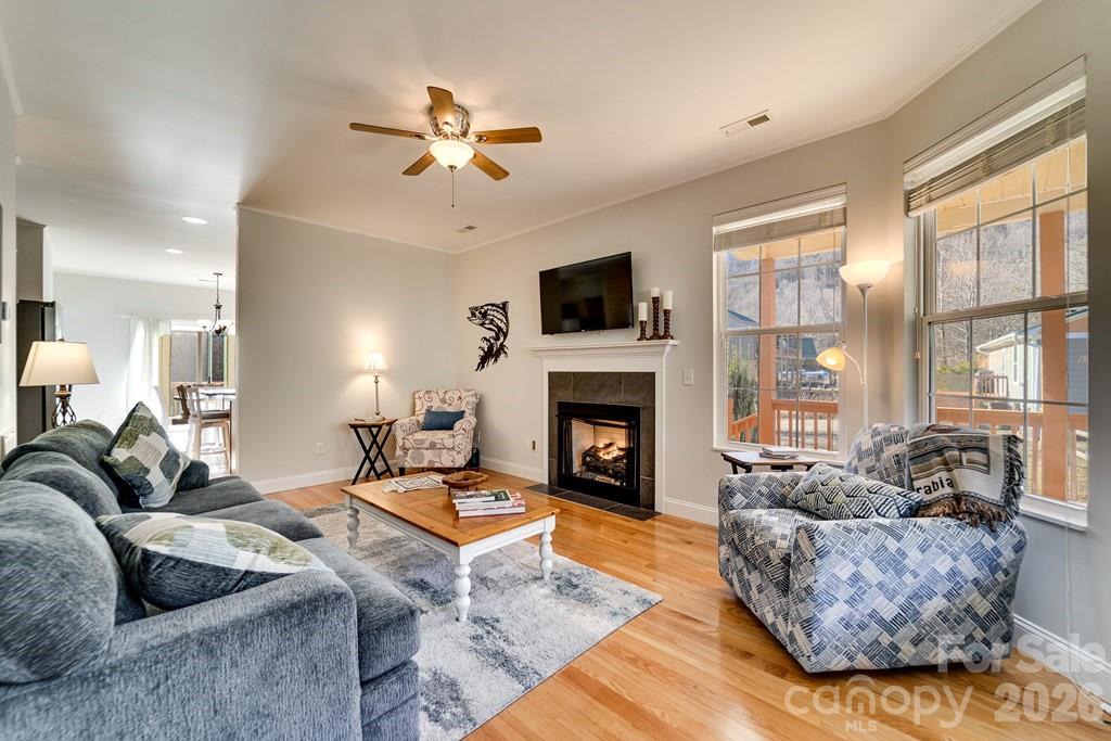 990 Hornet Drive — Whittier