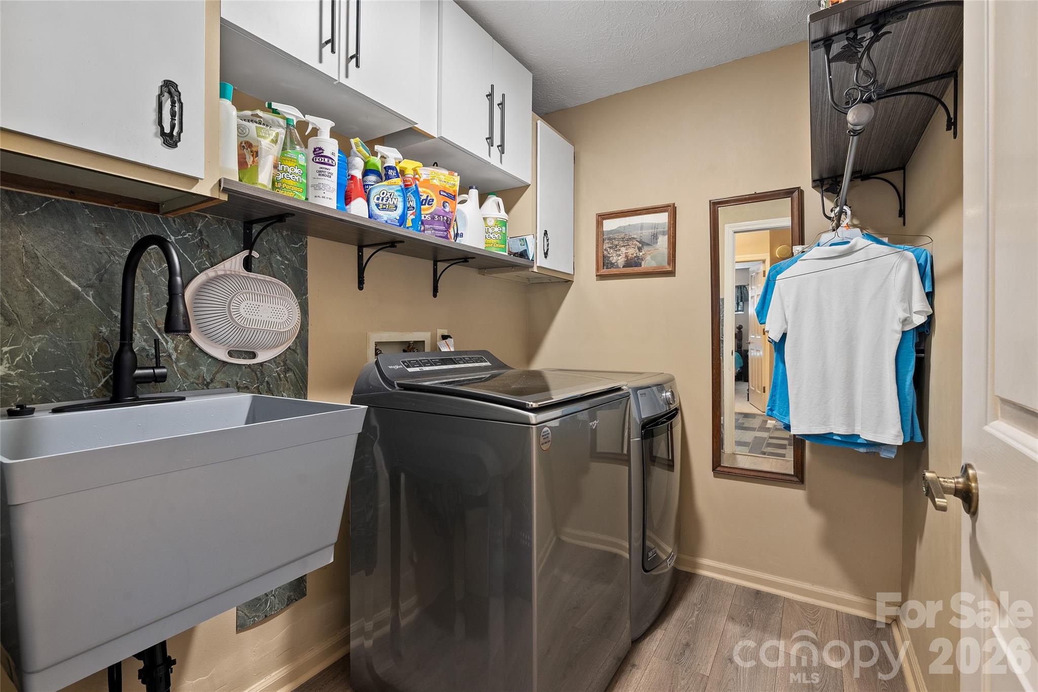 3017 Chestnut Tree Road — Hendersonville