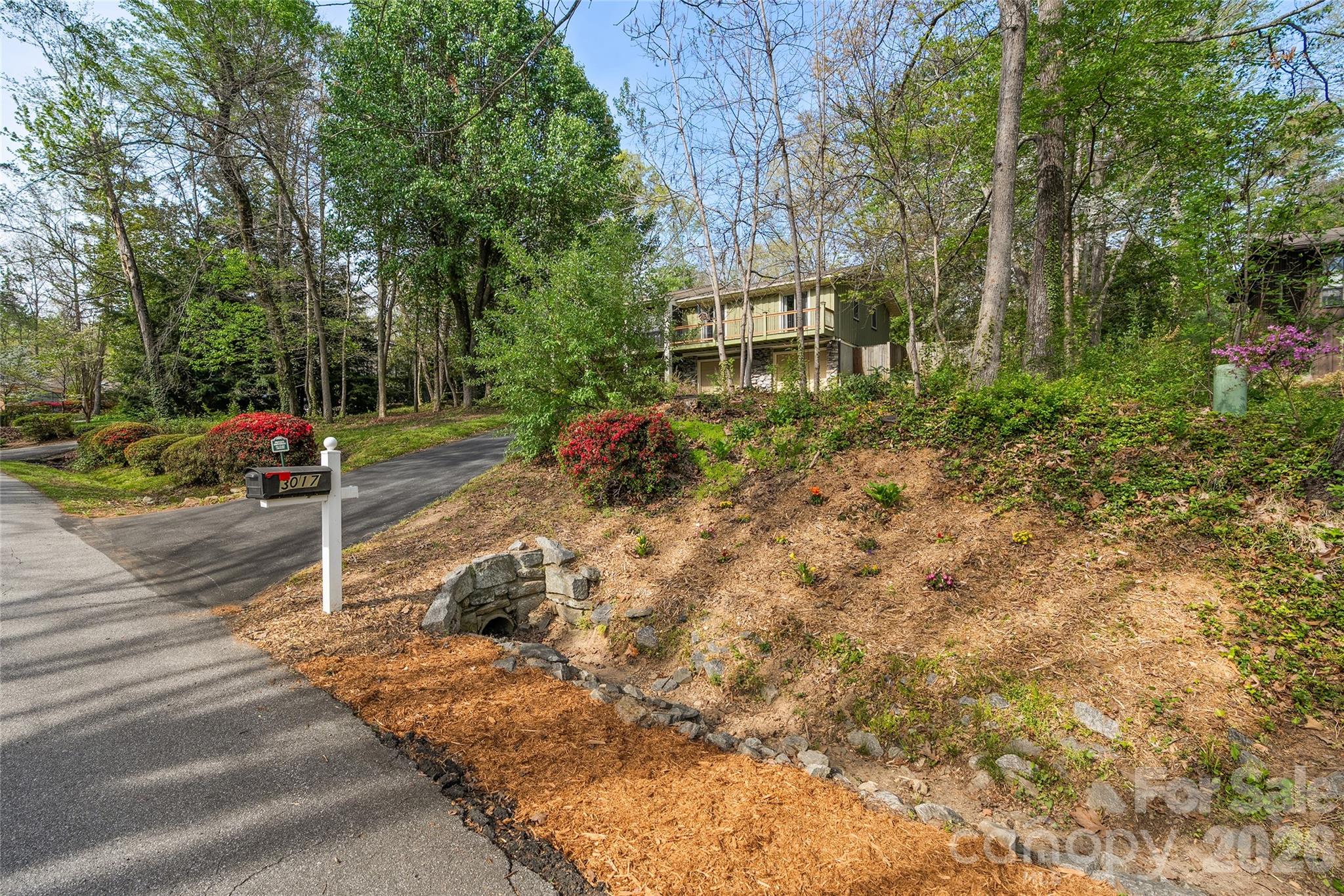 3017 Chestnut Tree Road — Hendersonville