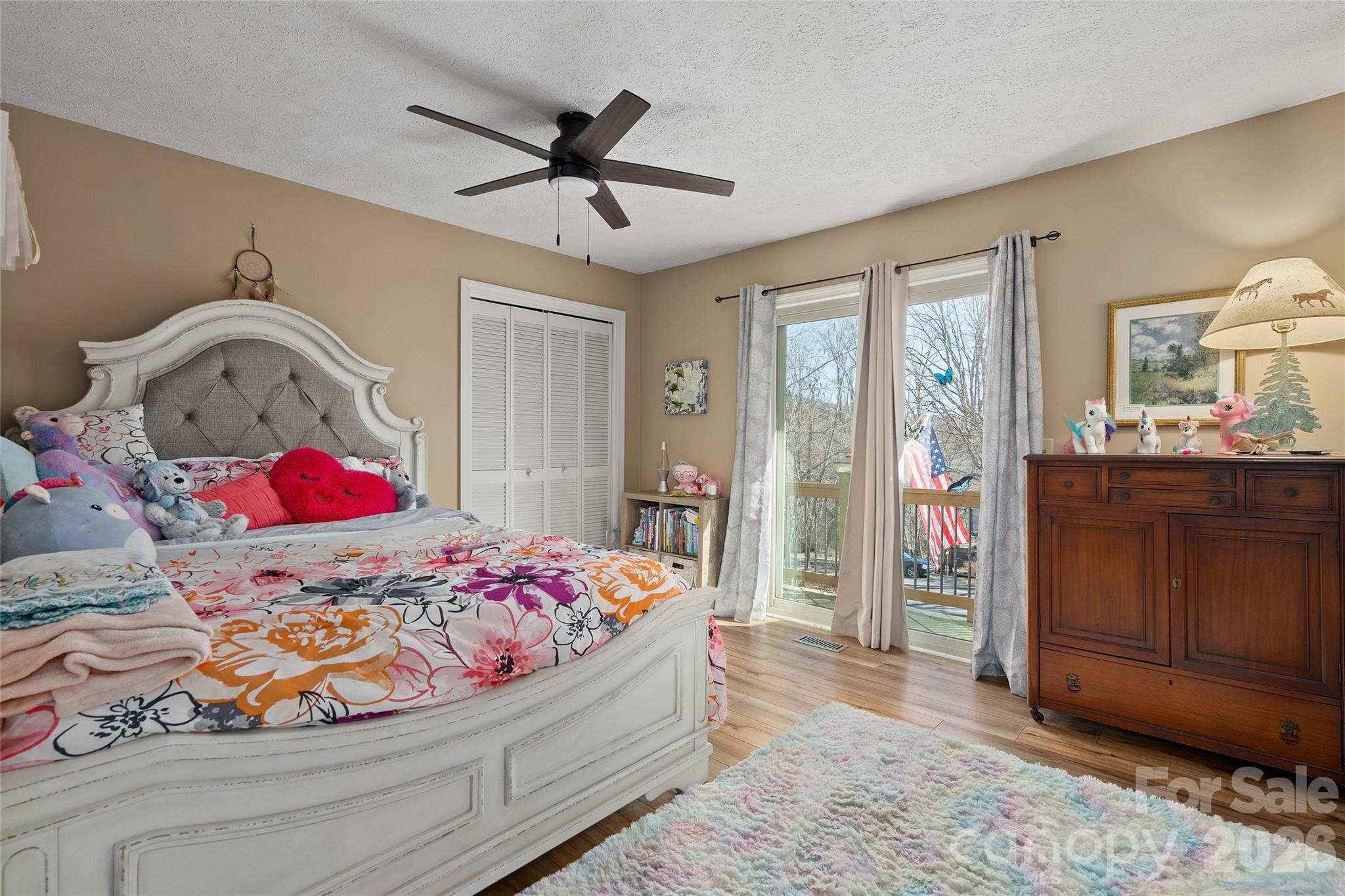 3017 Chestnut Tree Road — Hendersonville