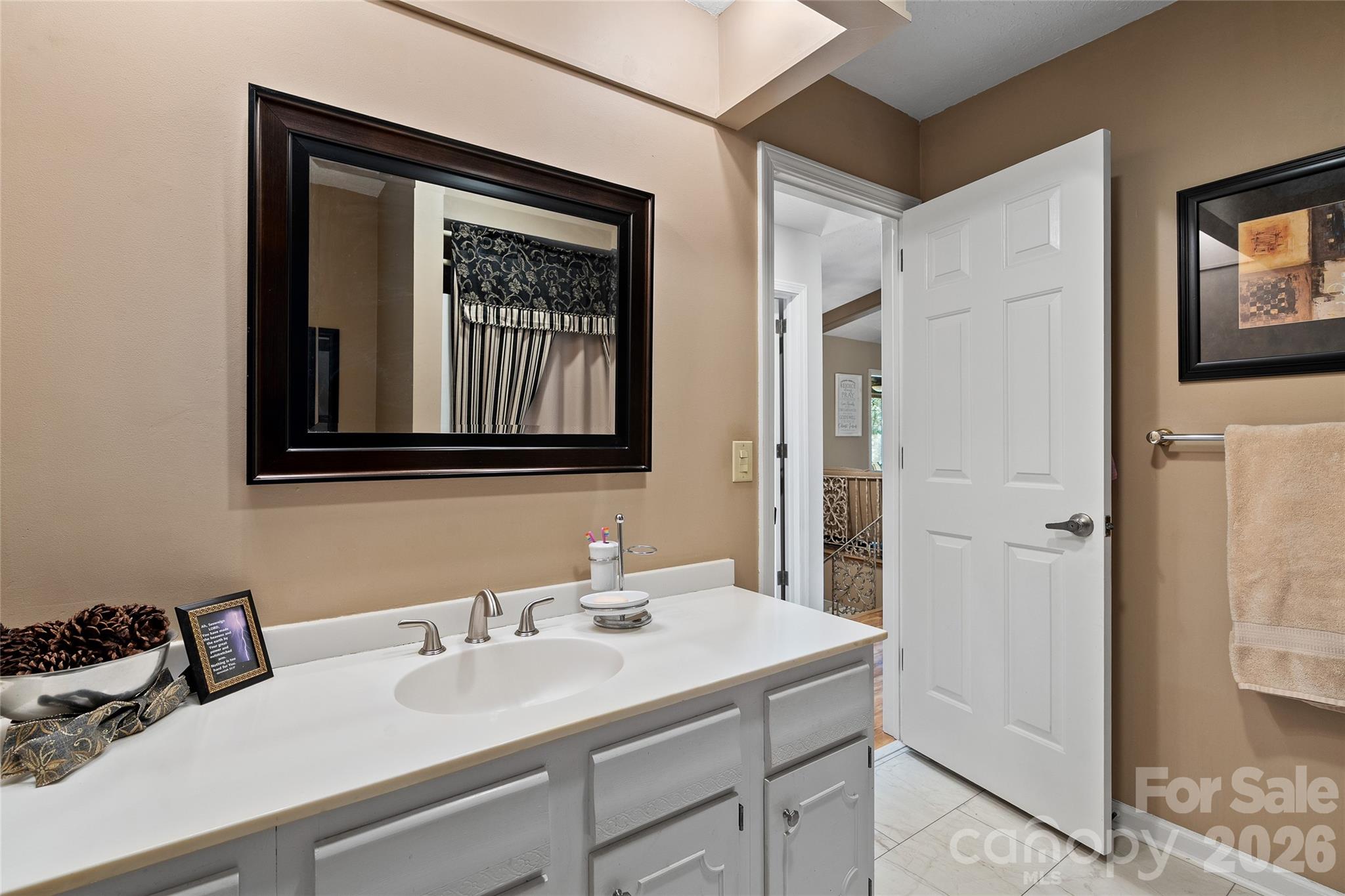 3017 Chestnut Tree Road — Hendersonville