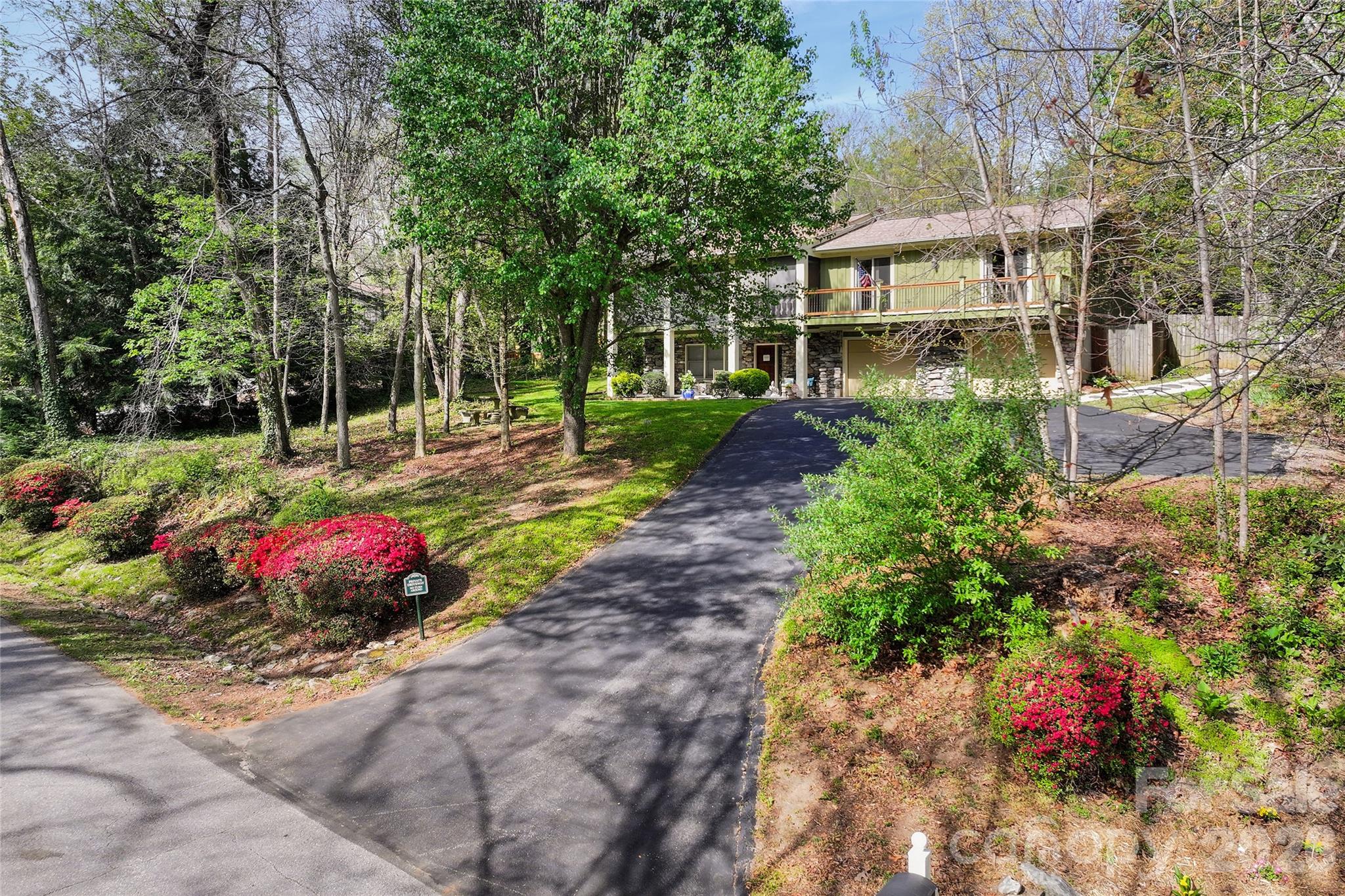 3017 Chestnut Tree Road — Hendersonville