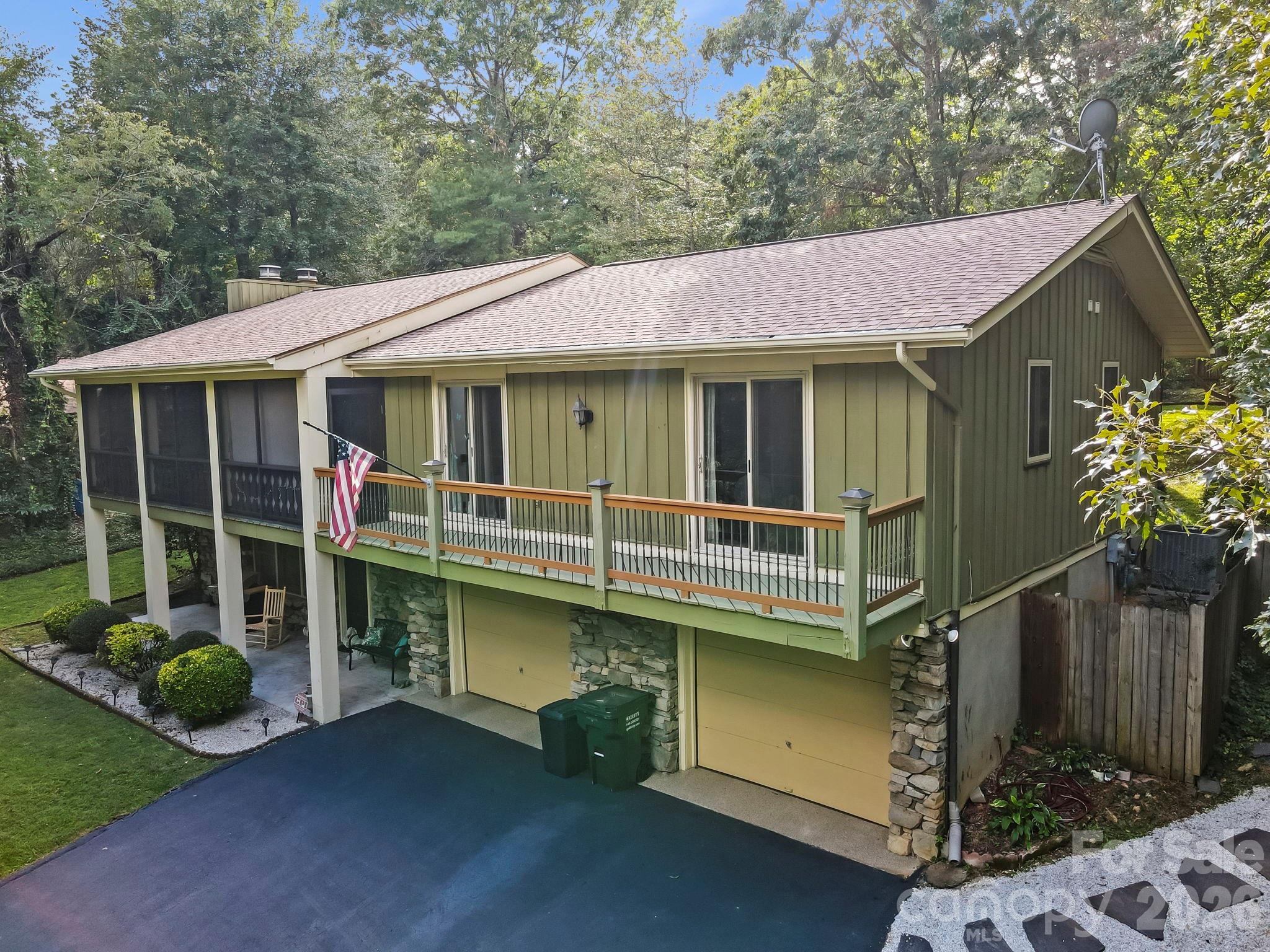 3017 Chestnut Tree Road — Hendersonville