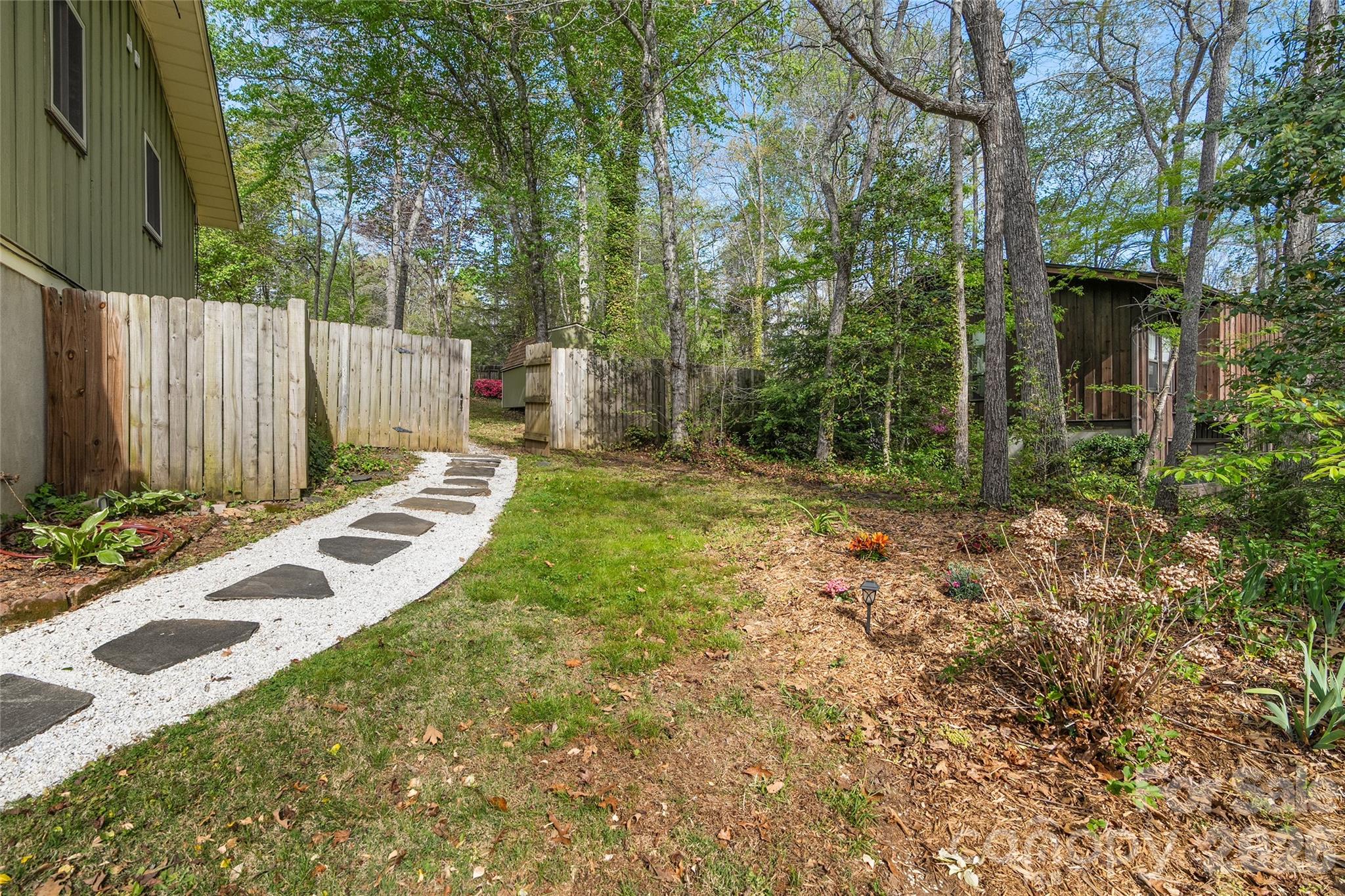 3017 Chestnut Tree Road — Hendersonville