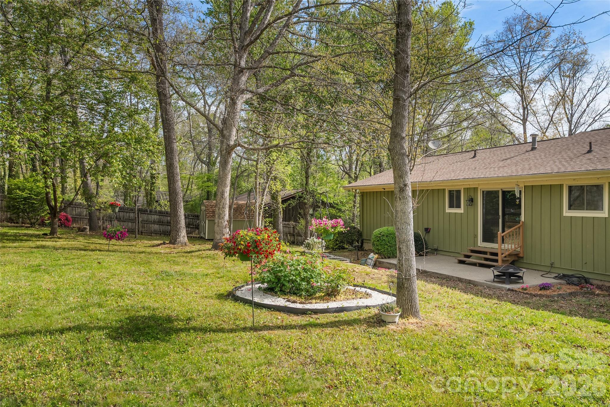 3017 Chestnut Tree Road — Hendersonville