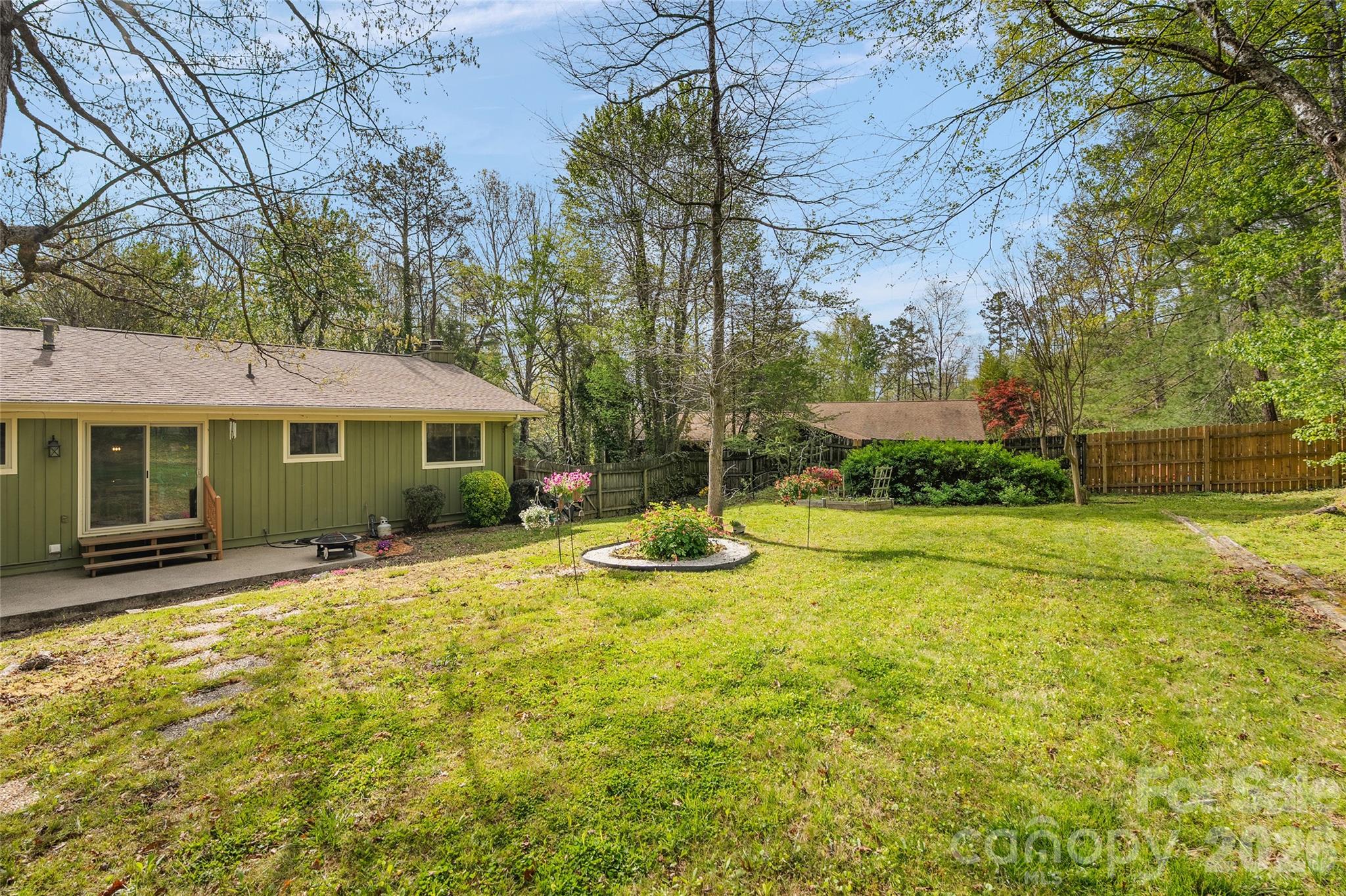 3017 Chestnut Tree Road — Hendersonville