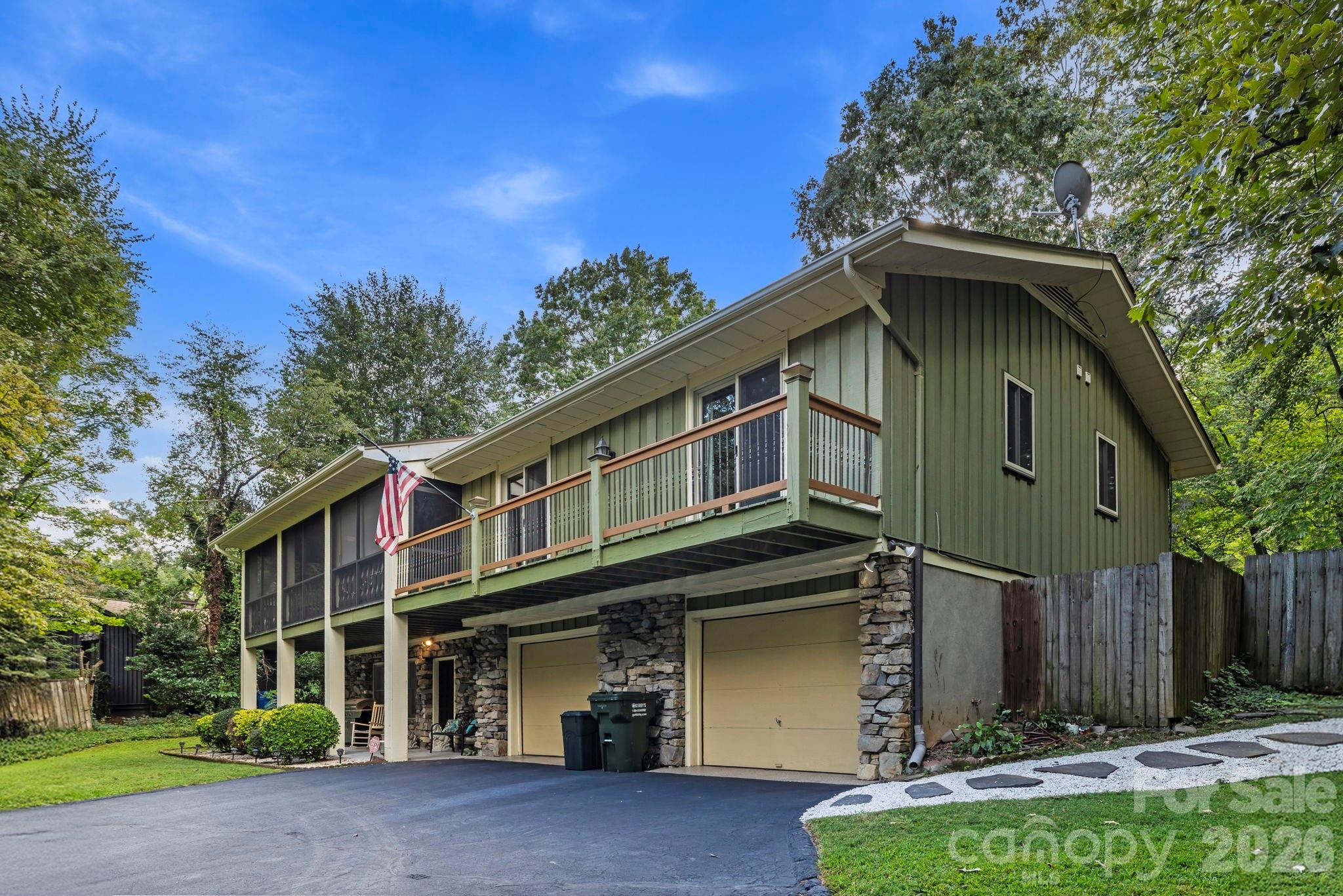 3017 Chestnut Tree Road — Hendersonville