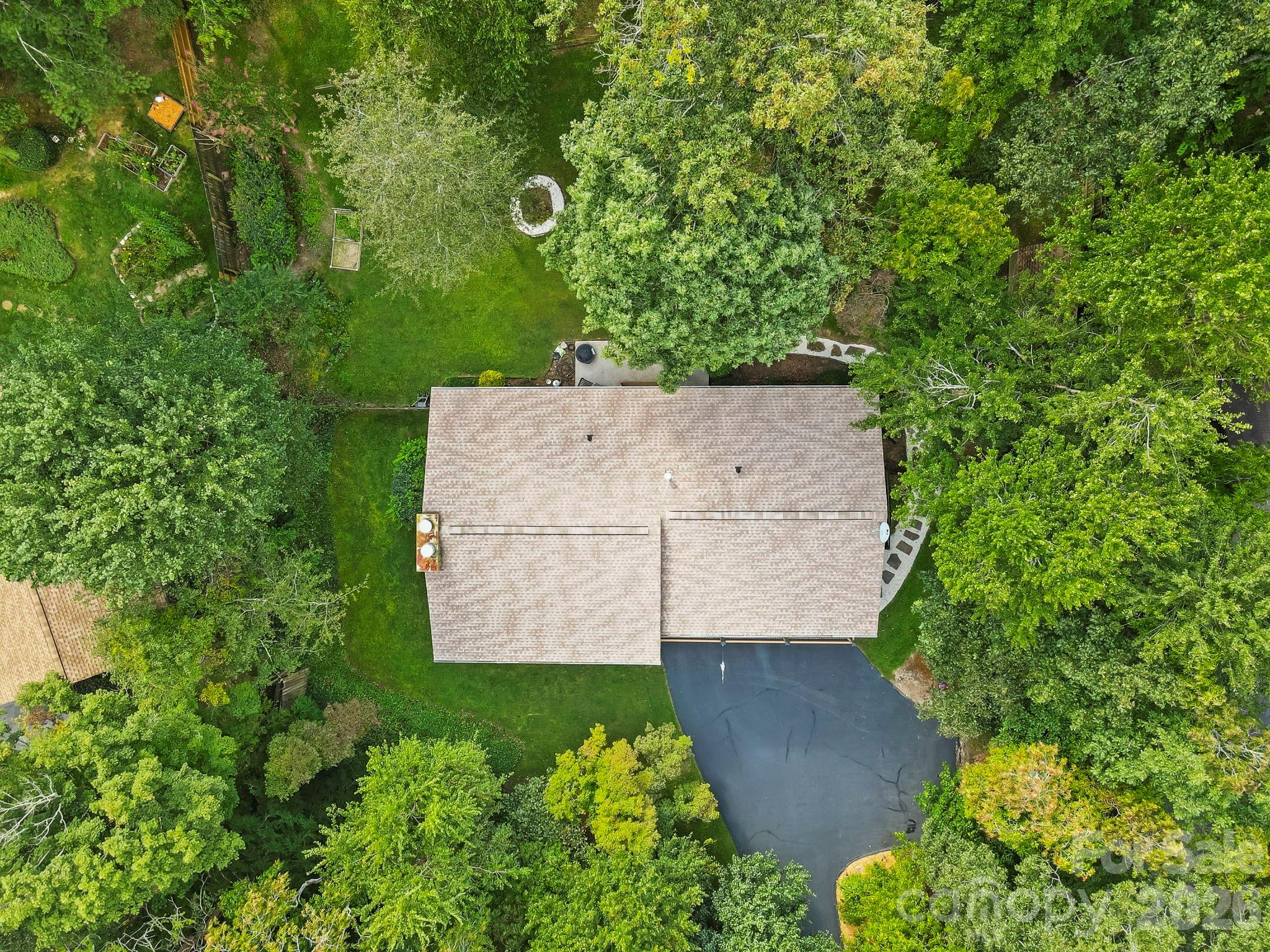 3017 Chestnut Tree Road — Hendersonville