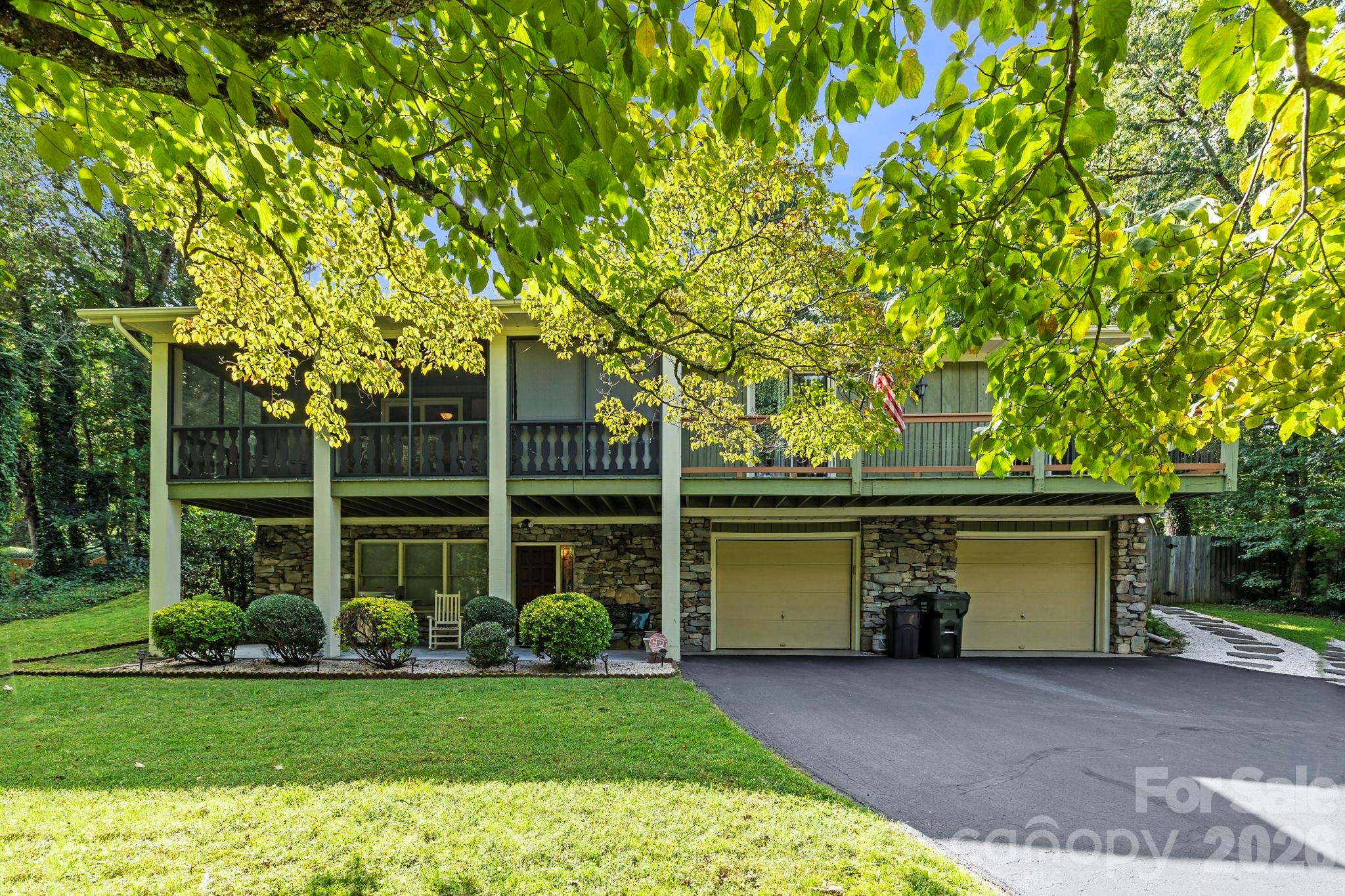 3017 Chestnut Tree Road — Hendersonville