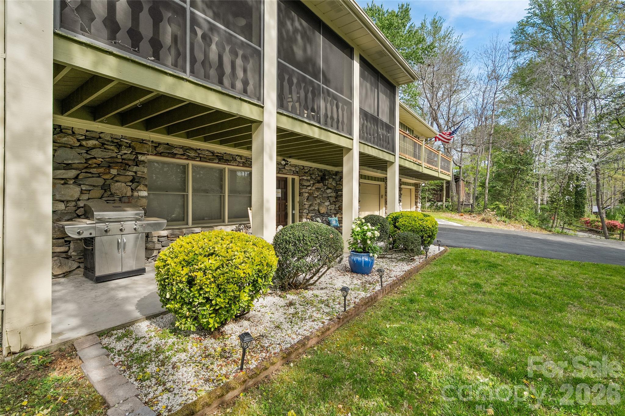 3017 Chestnut Tree Road — Hendersonville