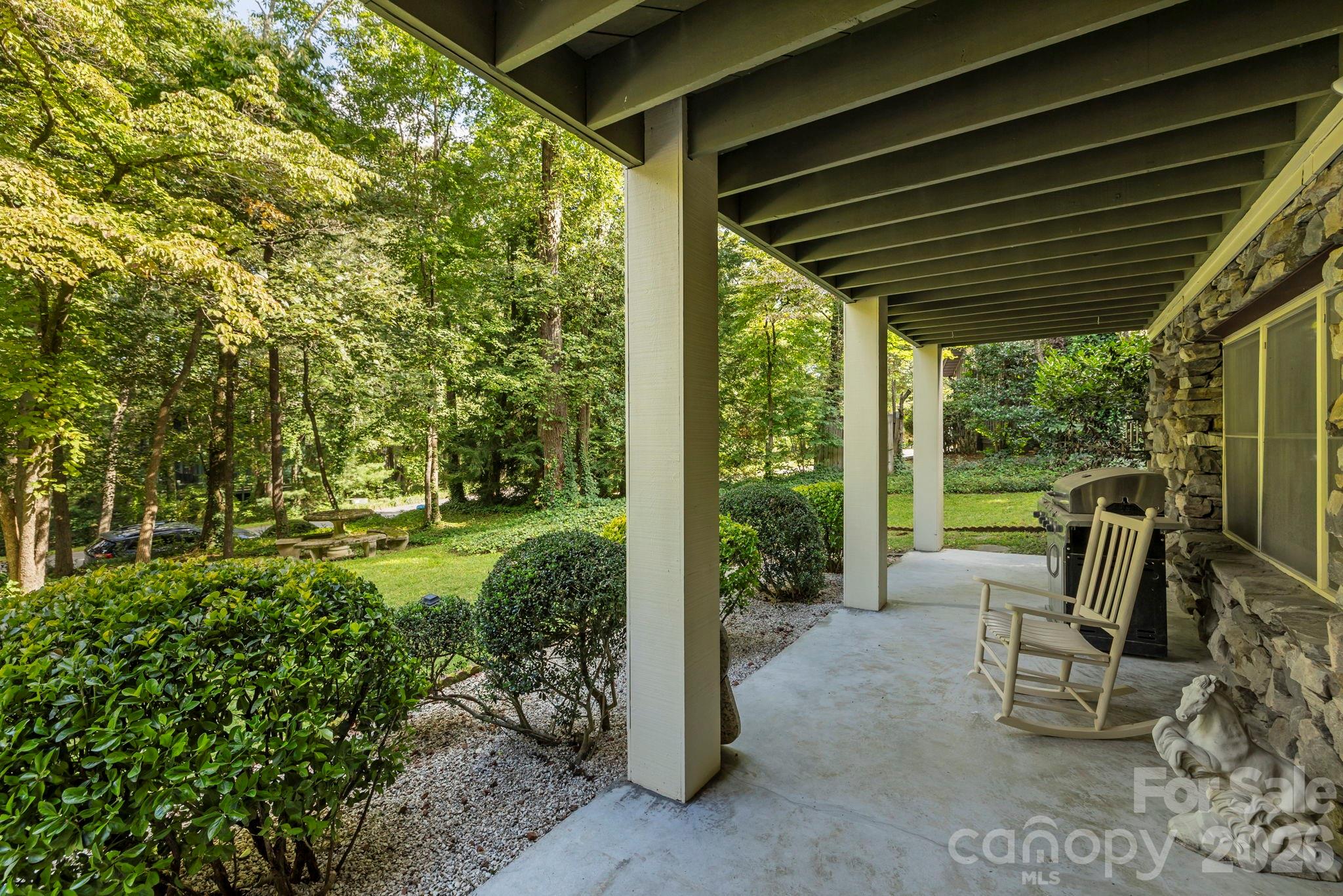 3017 Chestnut Tree Road — Hendersonville