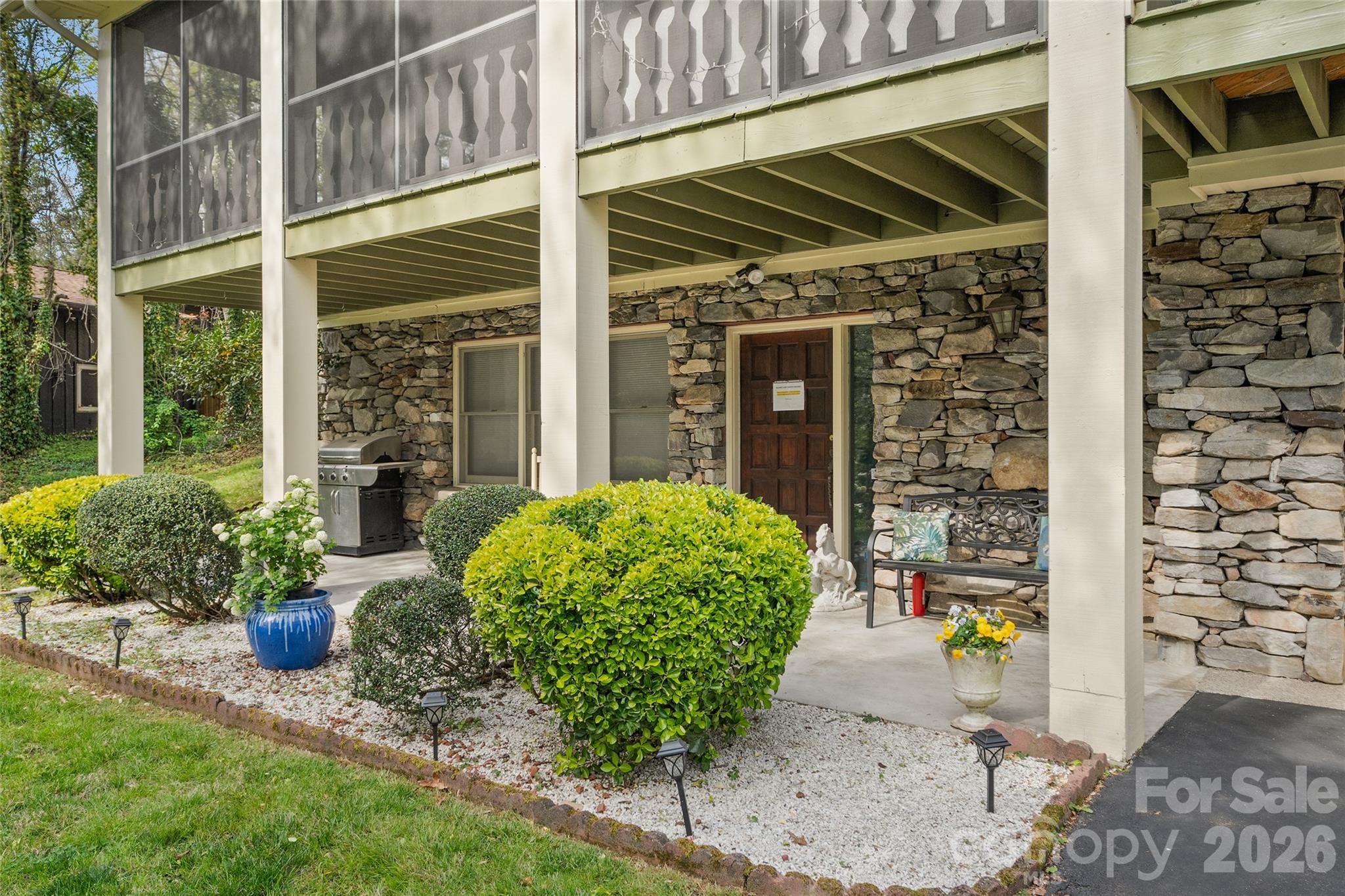 3017 Chestnut Tree Road — Hendersonville