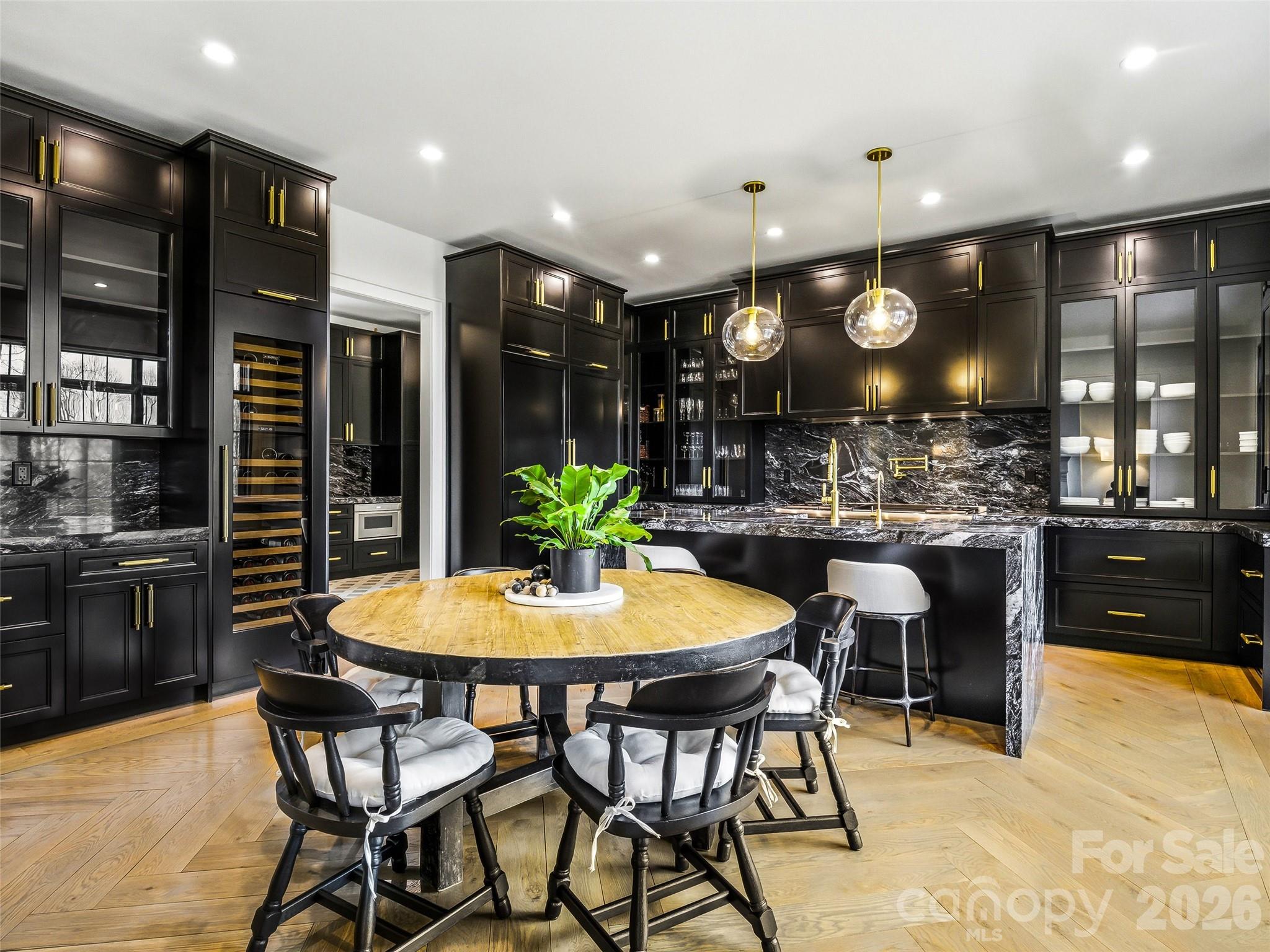 241 Tower Circle — Laurel Park