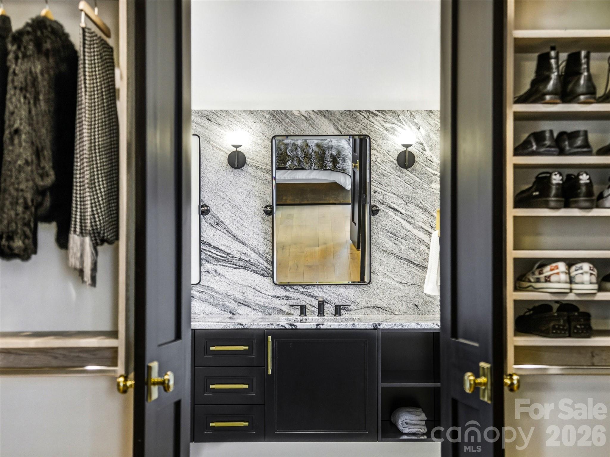 241 Tower Circle — Laurel Park