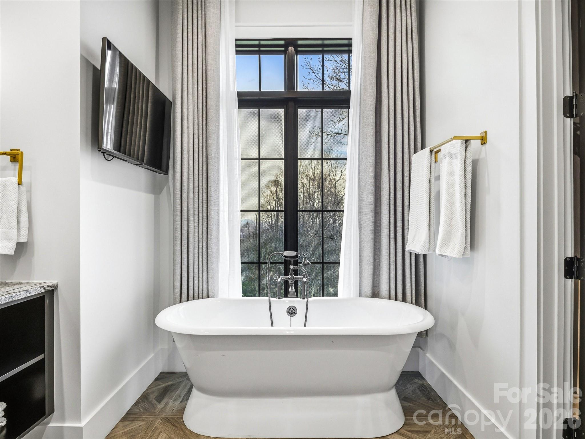 241 Tower Circle — Laurel Park